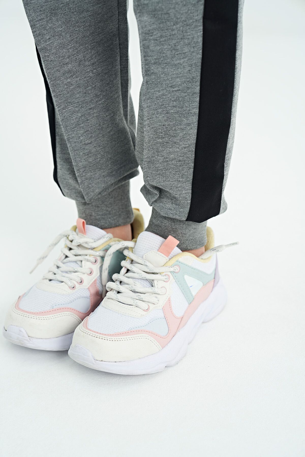 TOMMY LIFE-Dívčí šedé tepláky Melange Jogger - boční pásek a skrytý detail kapsy na zip - 75122 7