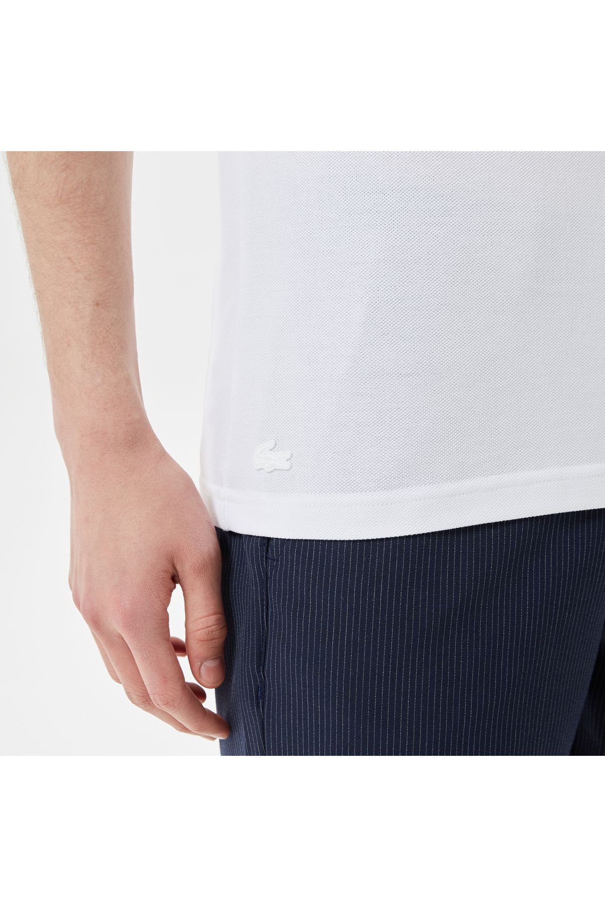 تی شرت یقه پولو آبی مردانه بلوک رنگی باریک چوگان Lacoste