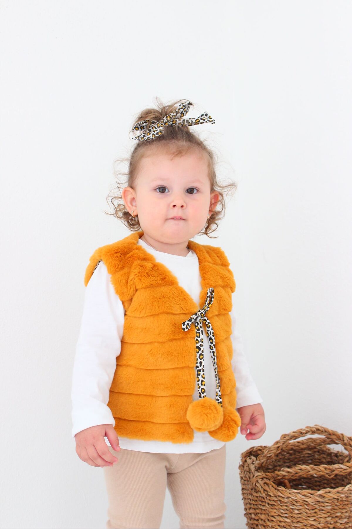 Genel Markalar Kız çocuk peluş yelek toka set ponpon detaylı astarlı fotoğrafı 7 (önizleme)