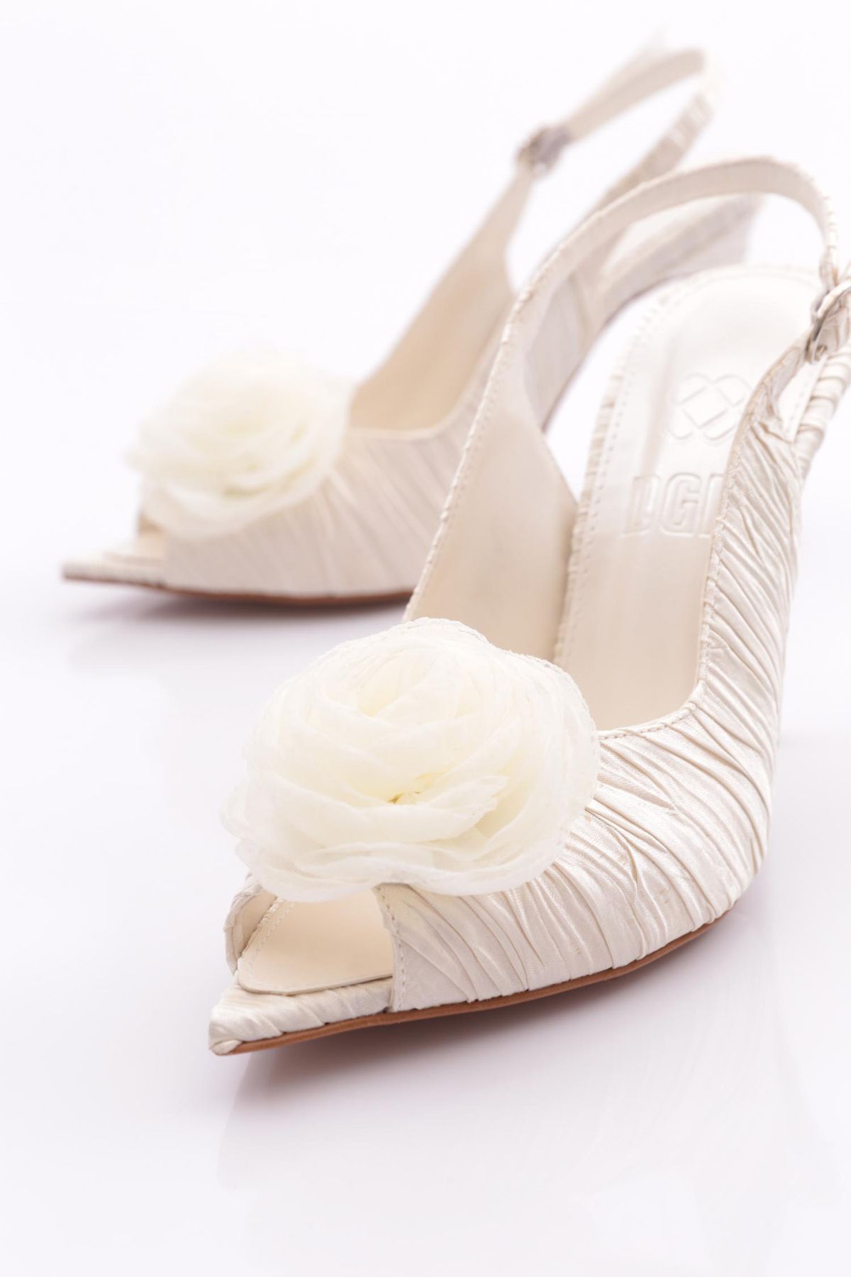 DGN-0998 Model Women's Rose Detailed Arched Heel Shoes 4