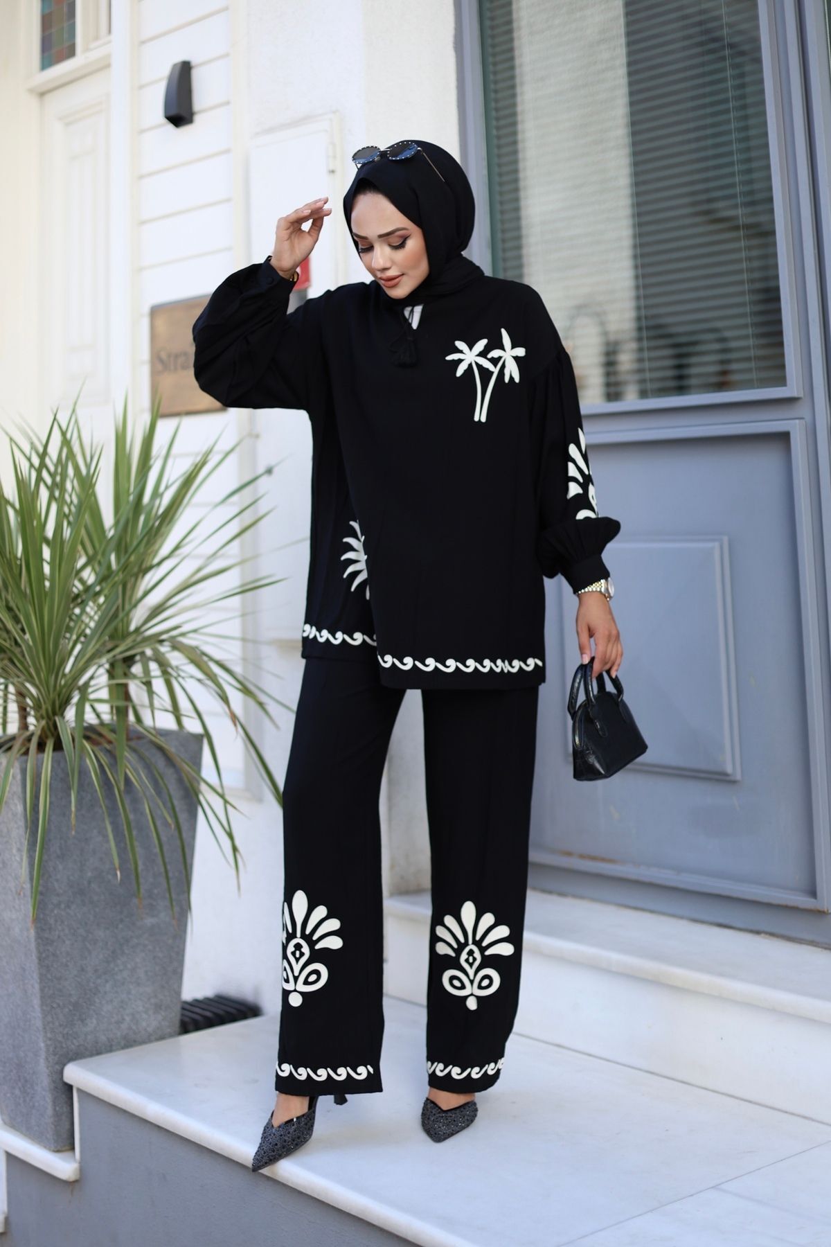 Women's Hijab Suit Contour Print Detailed