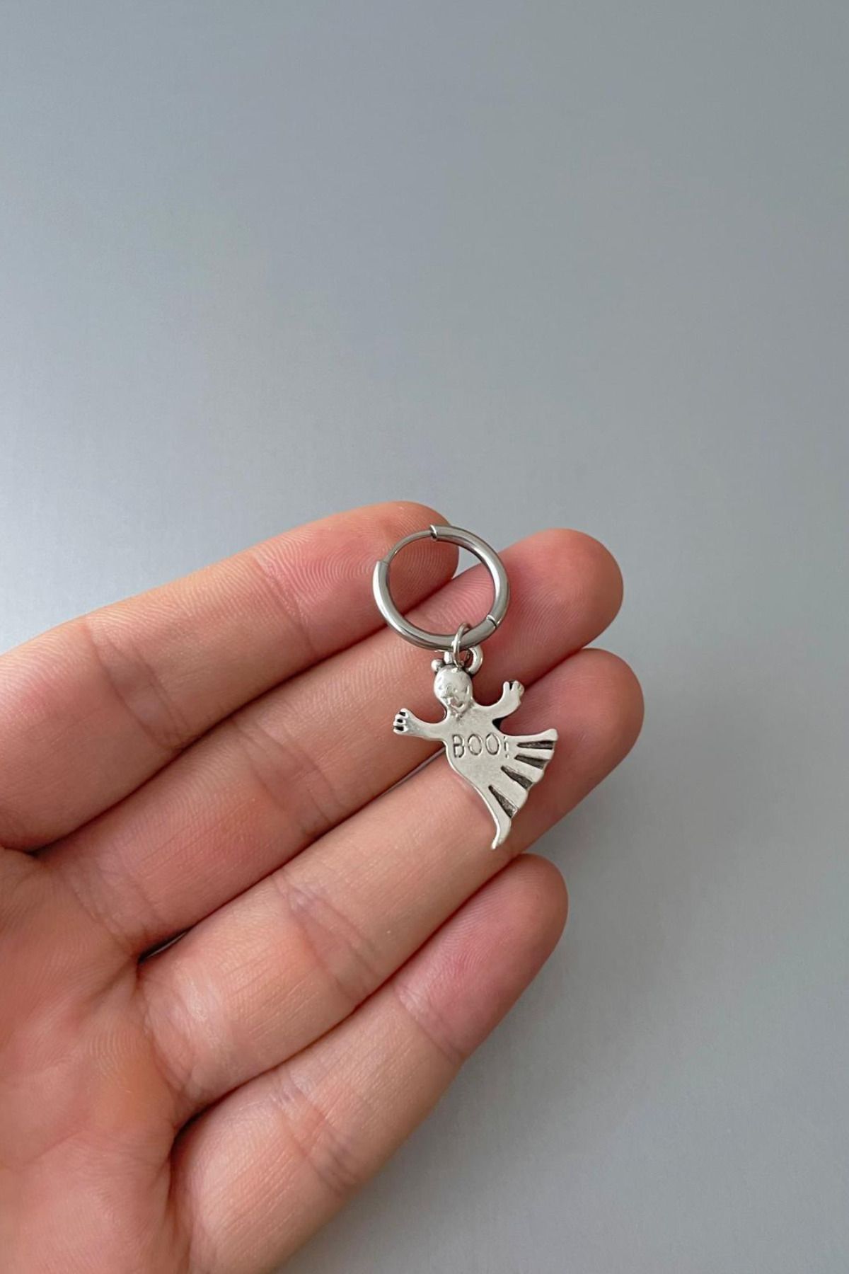 Jaida Moda-Unisex Silver Christmas Boo Ghost Figure Steel Hoop Earrings 1