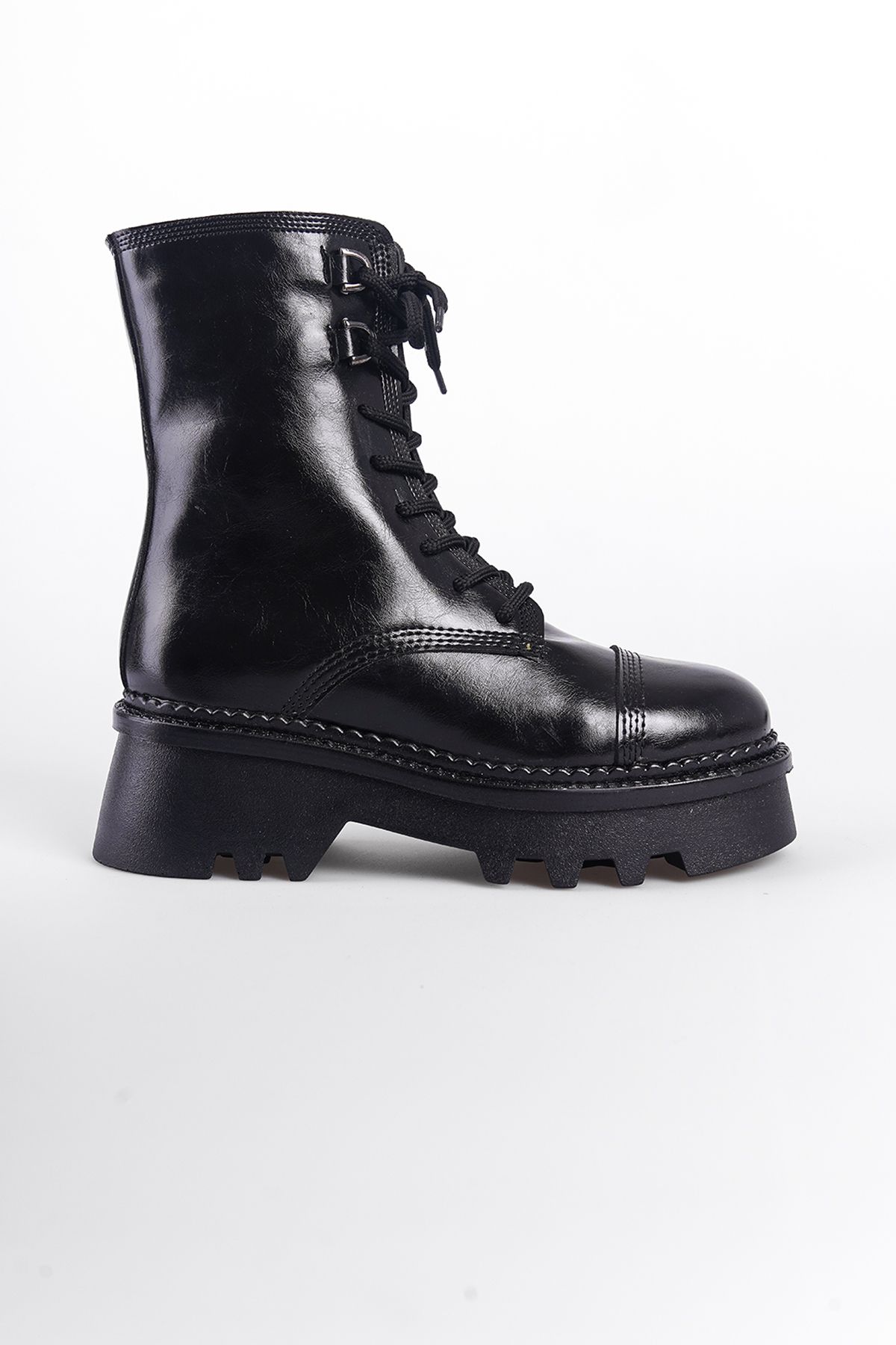 Capone Outfitters-Ψηλές γυναικείες μπότες - με σόλα Trak και κορδόνια 4