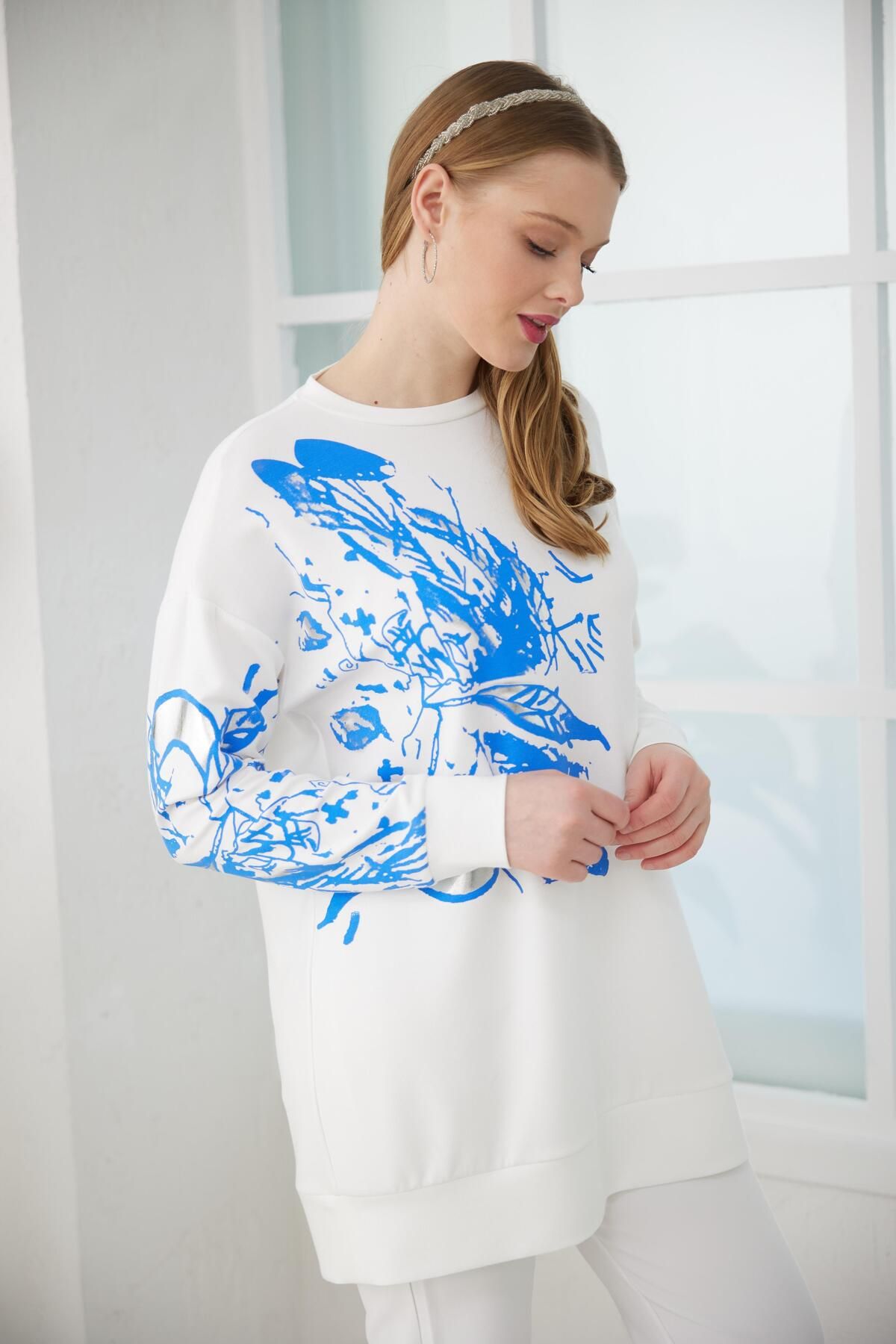 Moodbasic-Silver Foil Printed Sweatshirt - Indigo 2