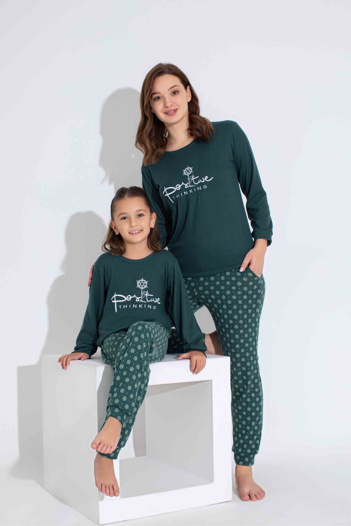 Tarık-Women's Green Snowflake Pattern Mother Girl Combination Thermal Winter Warm Soft Pajamas Set 1