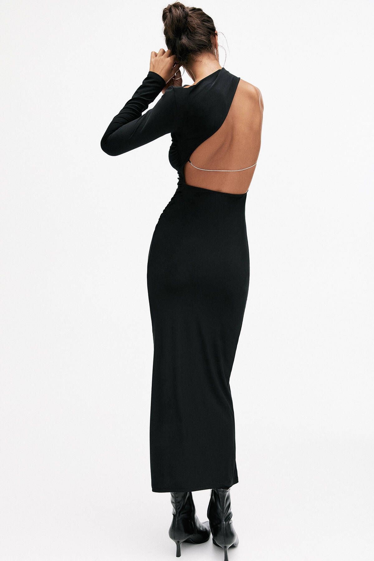 robe midi avec pierres brillantes dans le dos