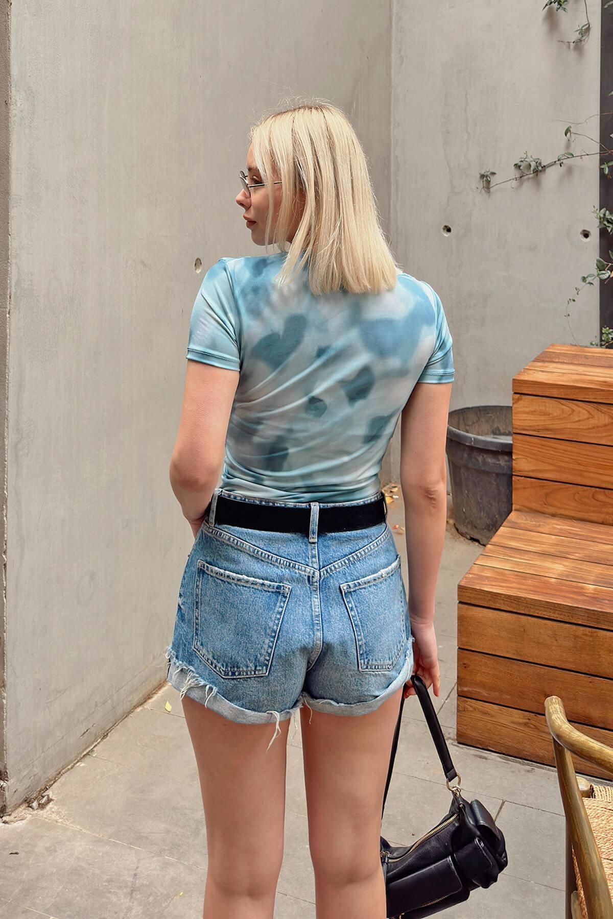 Swist-Julia Blue Tie-Dye mintás - váll- és derékkásás női termésblúz 5