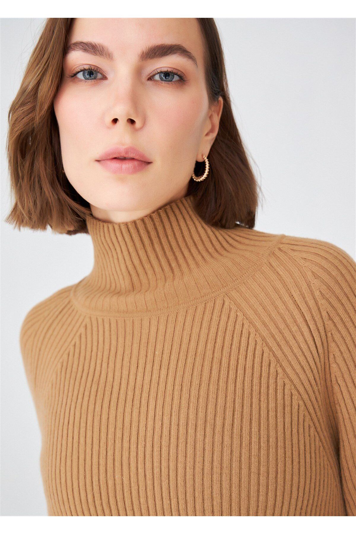 Peraluna-Turtleneck Fit Fit Women's Knitwear Sweater - Camel 4