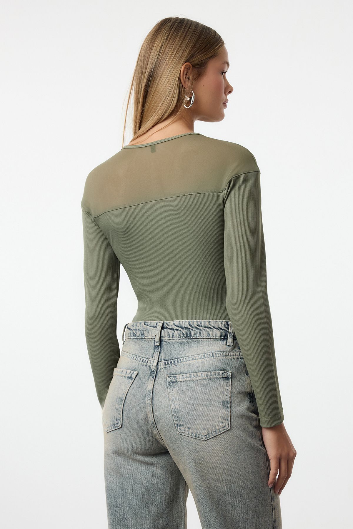 Trendyol Collection-Elastyczne, sznurowane body w kolorze khaki - detal z tiulu z zapięciami na napy, kołnierz w kształcie serca Twoaw24Bd00019 5