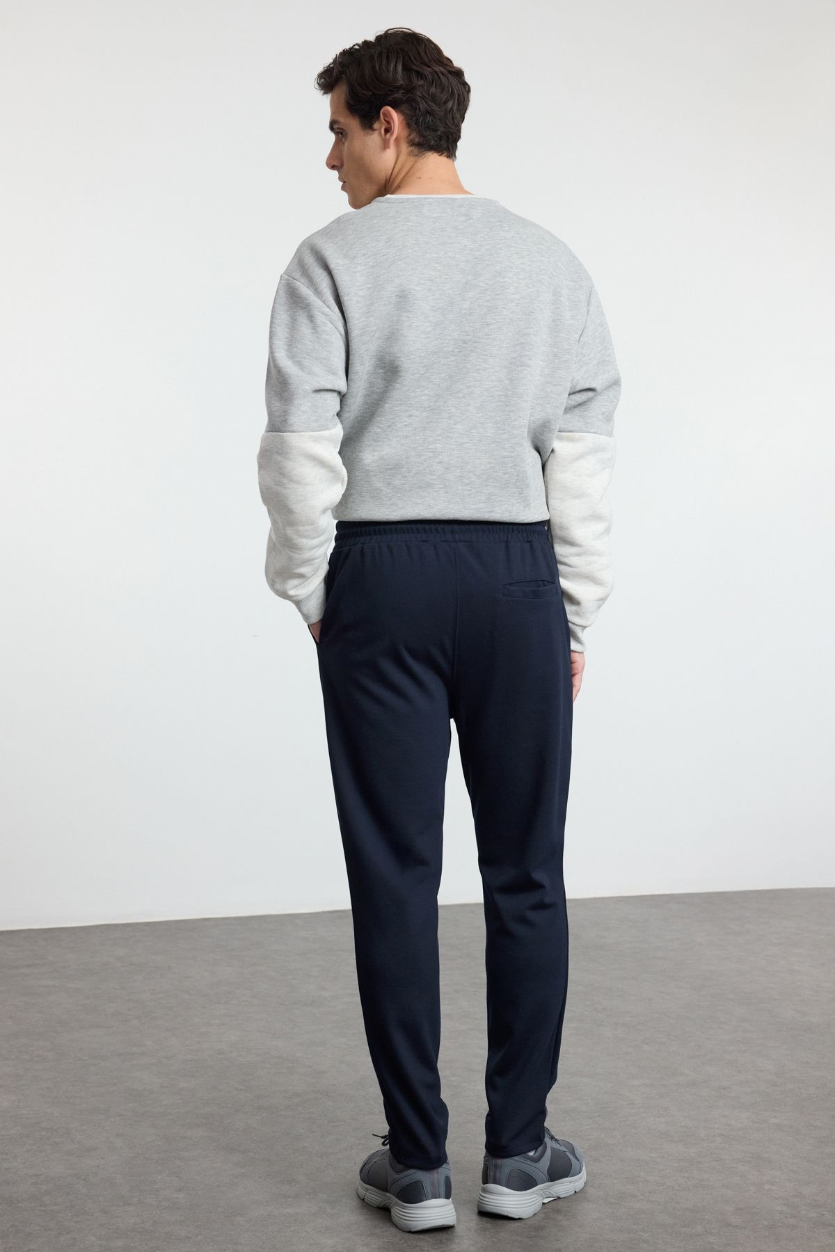 Trendyol Collection-Pantaloni de jogger cu textura albastru bleumarin deschis - Talie cu șireturi TMNSS24PL00027 8
