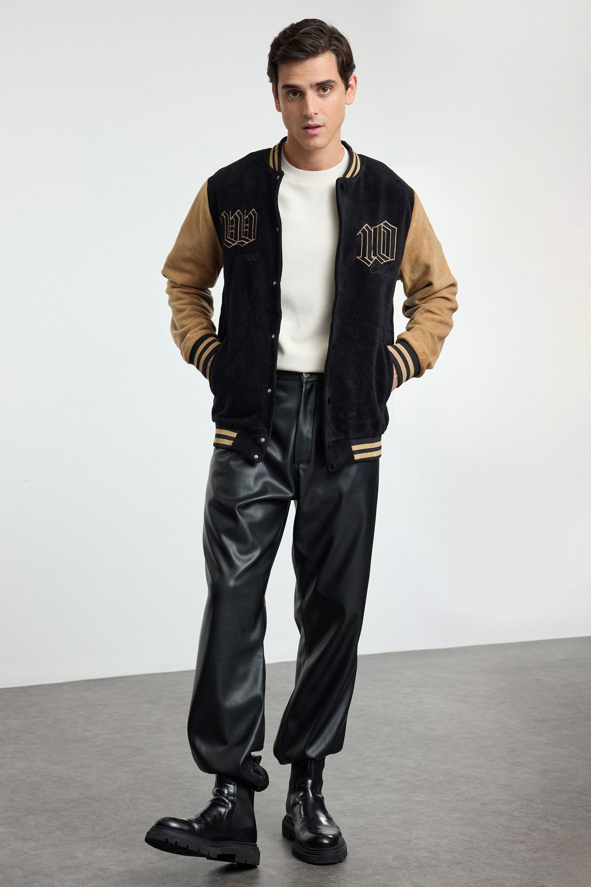 Trendyol Collection-Kamelfarbene Slim-Fit-Fleece-Winterjacke – Farbblock-Detail TMNAW25MO00047 2