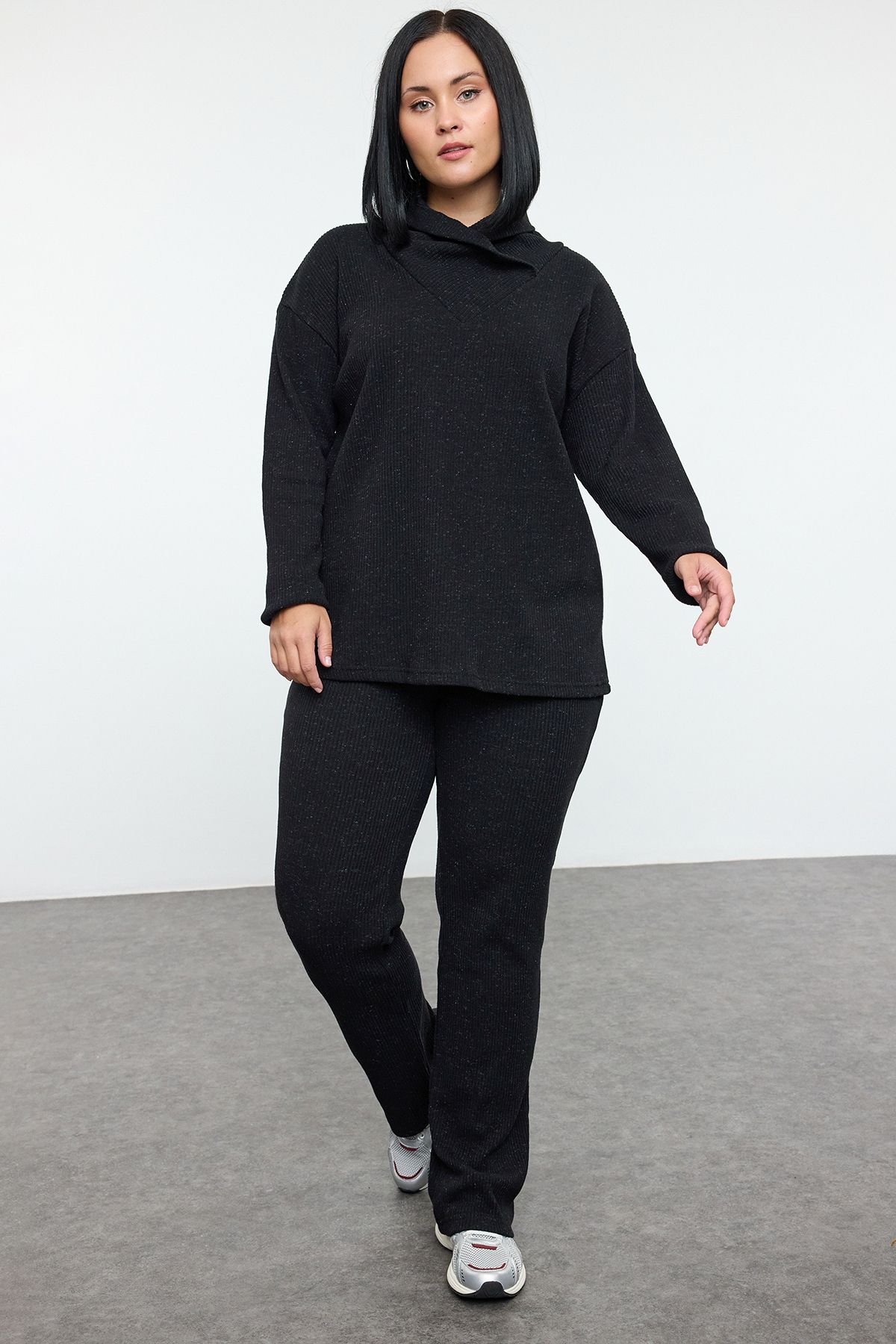 Trendyol Curve Czarny Dzianinowy Kombinezon W Dużych Rozmiarach, Góra-dół Tbbaw25cp00020 Kobieta - XL