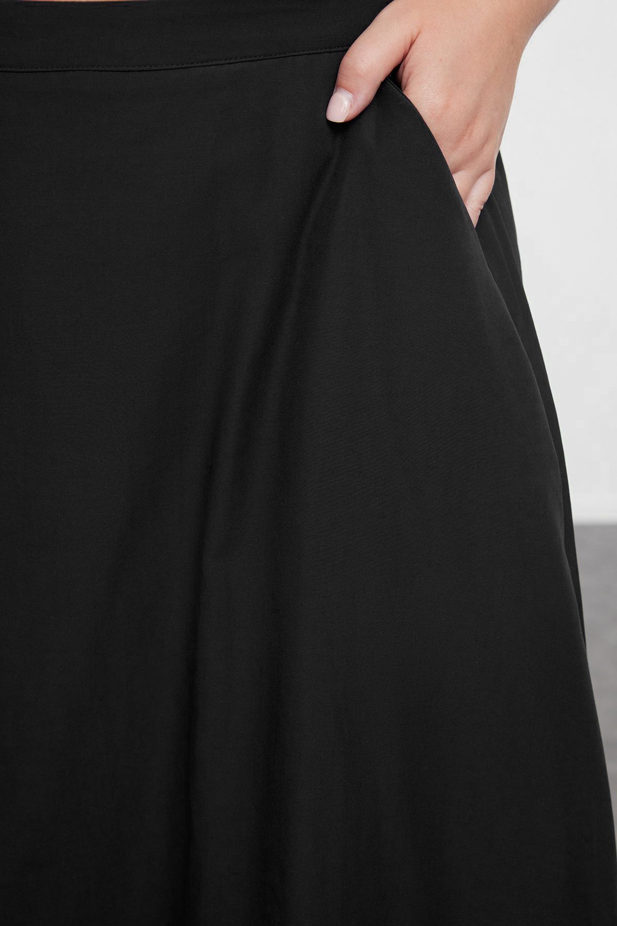 Trendyol Curve-Black Maxi Zippered Woven Large Size Skirt with Elastic Back Tbbaw25Az00009 5