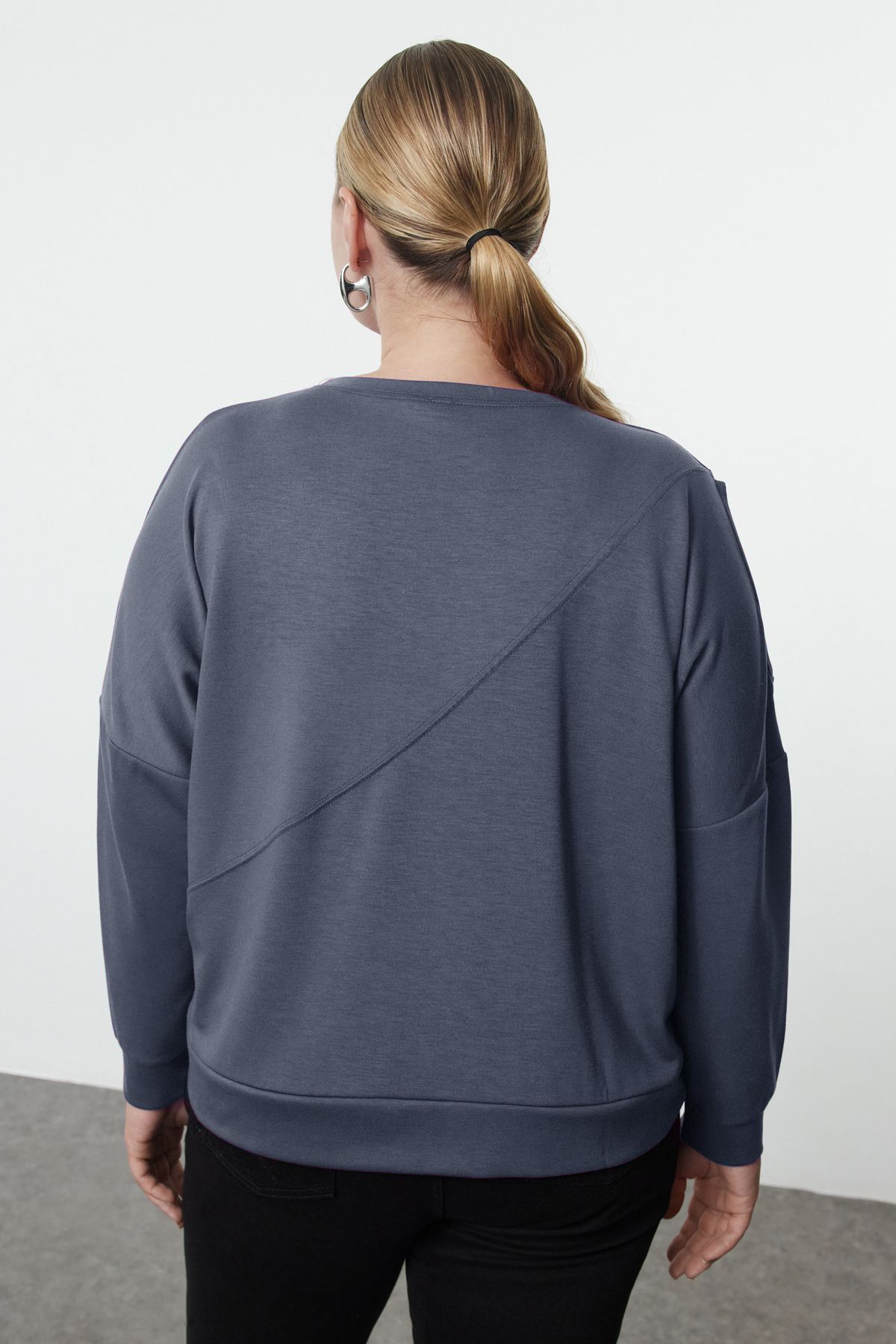 Trendyol Curve-Grey Cut Out and Stitching Detail Regular Fit Thin Soft Texture Plus Size Sweatshirt Tbbaw25Ao00003 6