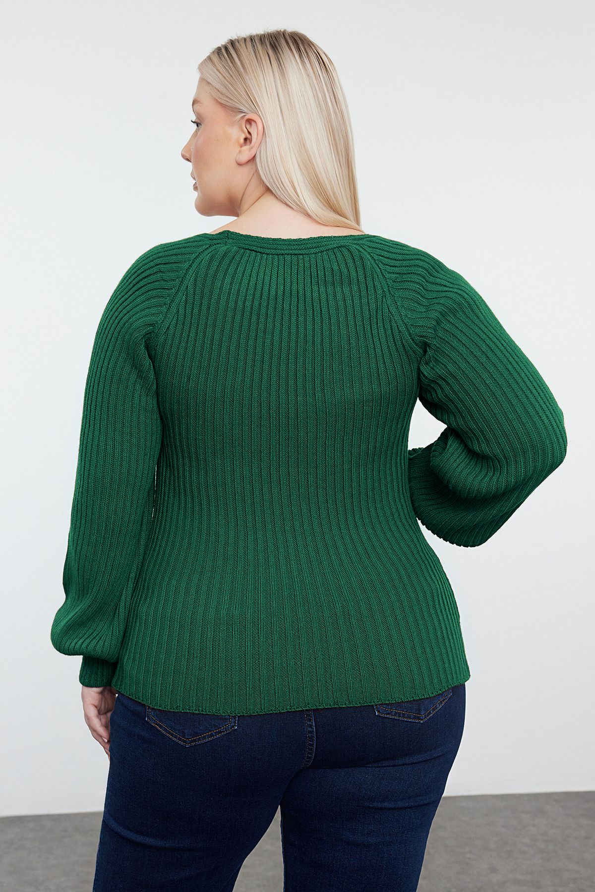 Trendyol Curve-Smaragdgrüner, gerippter Strickpullover mit Herzkragen TBBAW25AN00017 4