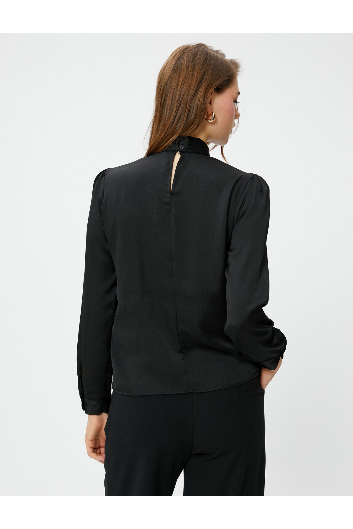 Koton-Bluse mit Fliege, hohem Kragen und langen Ärmeln 4