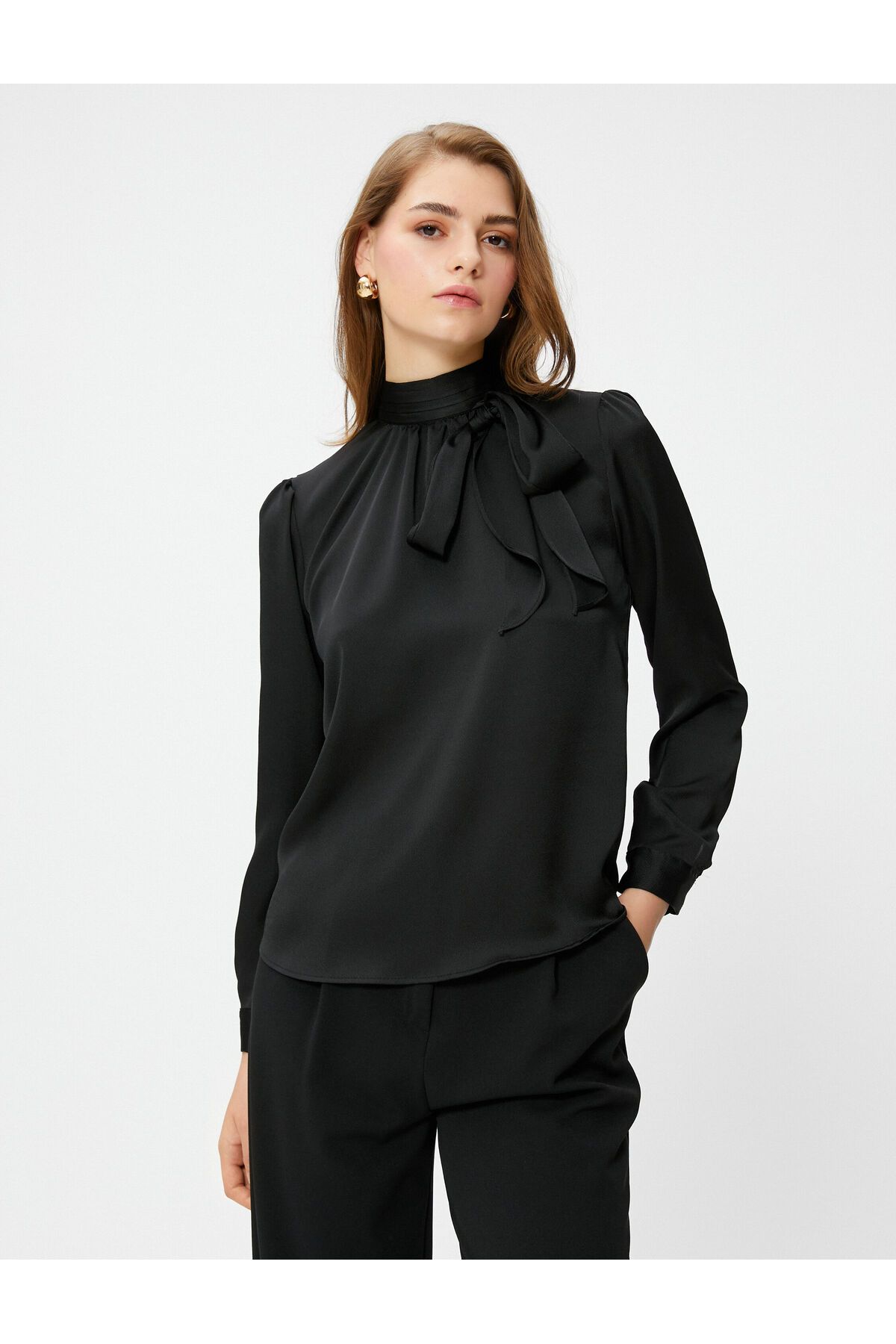 Koton-Bluse mit Fliege, hohem Kragen und langen Ärmeln 3