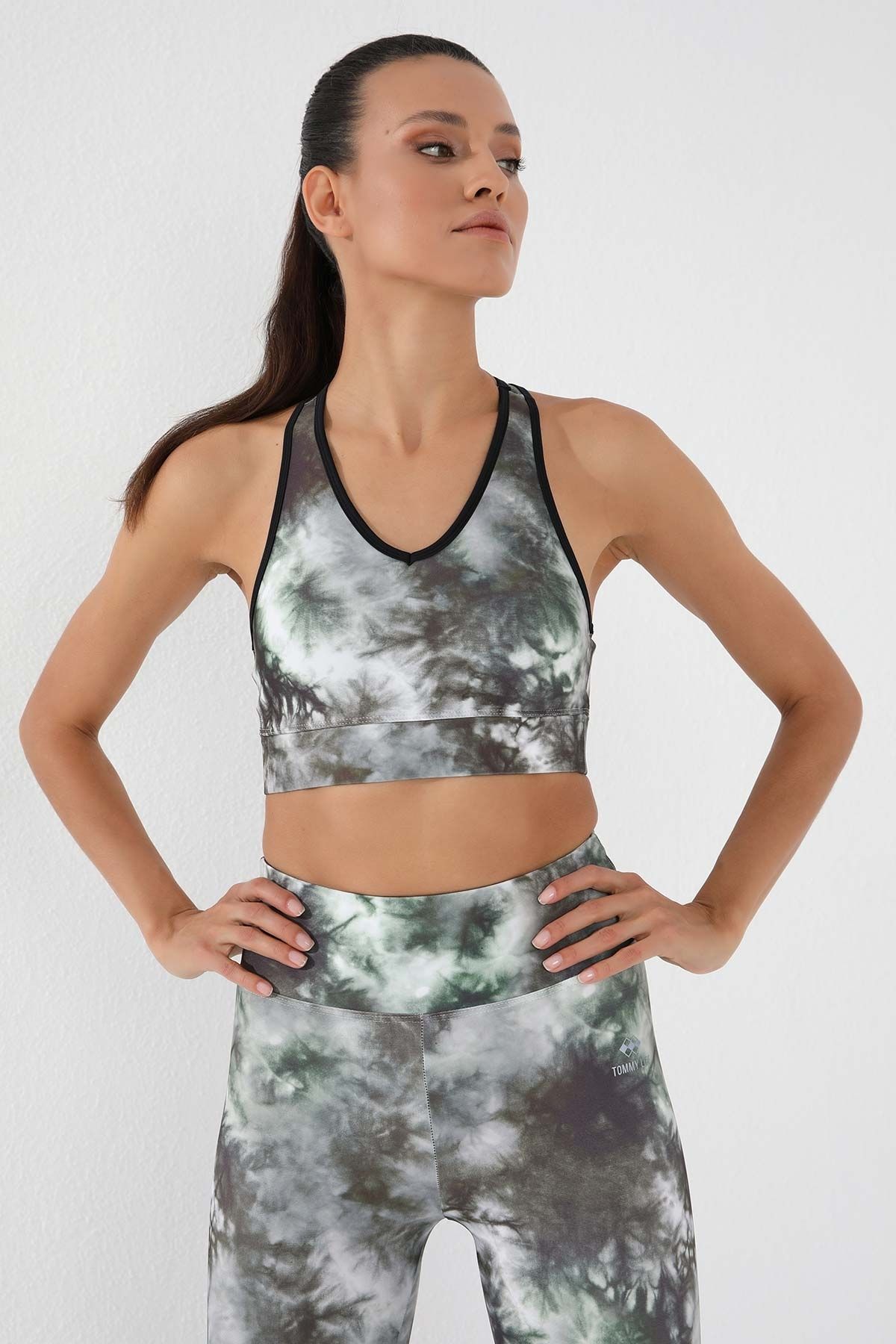 TOMMY LIFE-Green Mixed Tie-Dye Patterned Narrow Mold V-Neck Women's Sports Bustier - 97147 3