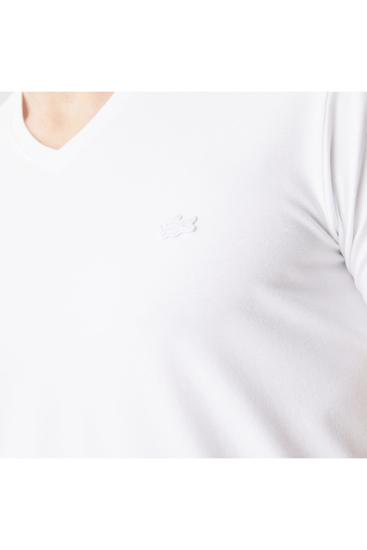 تی شرت سفید مردانه V گردن باریک Lacoste