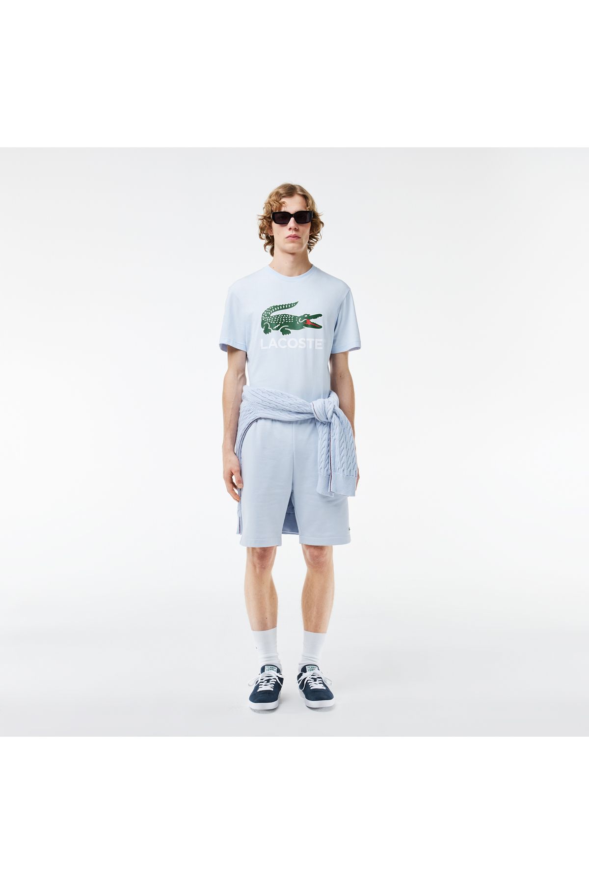 تی شرت آبی مردانه یقه دوچرخه مناسب روشن طرح دار Lacoste