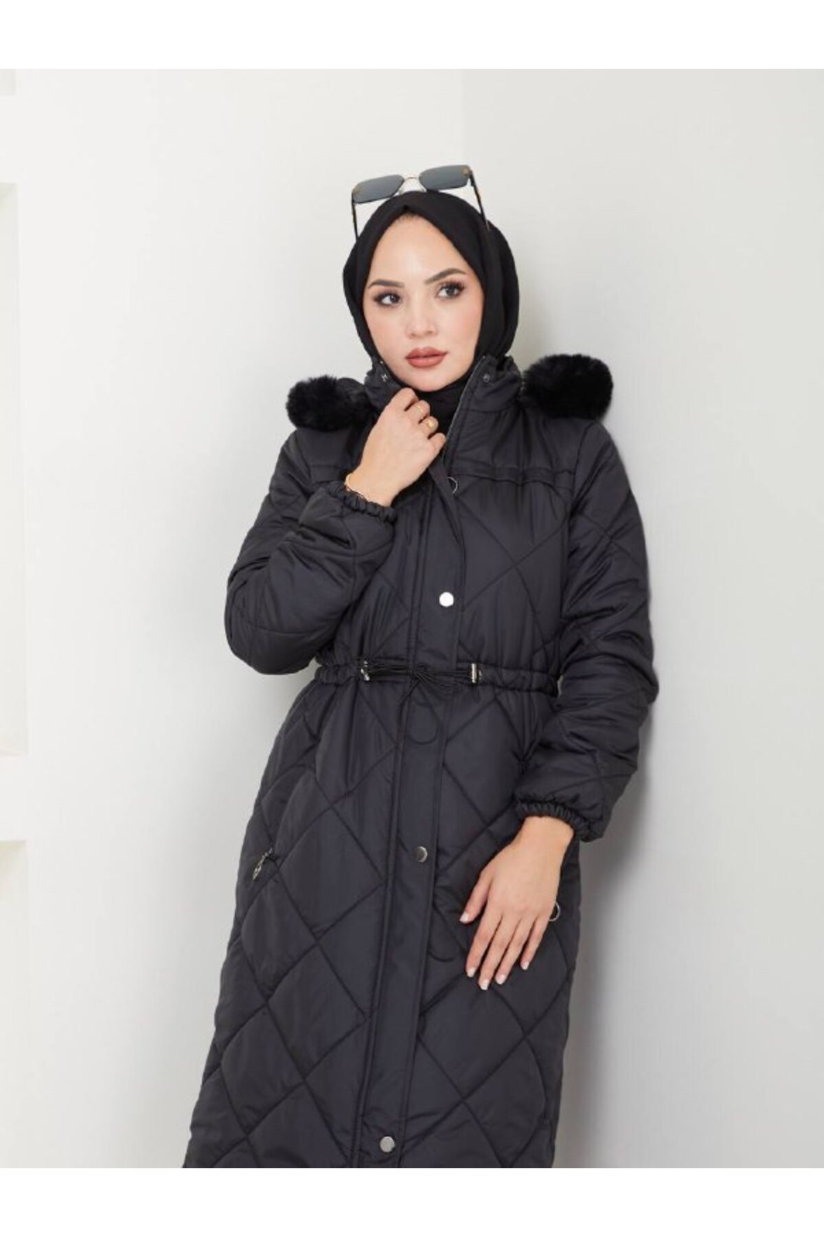 KMKkombin  Kadın büyük beden içi astarlı belden bağcıklı kapüşonlu yandan cep fermuarlı Kapitone Mont - Görsel 2