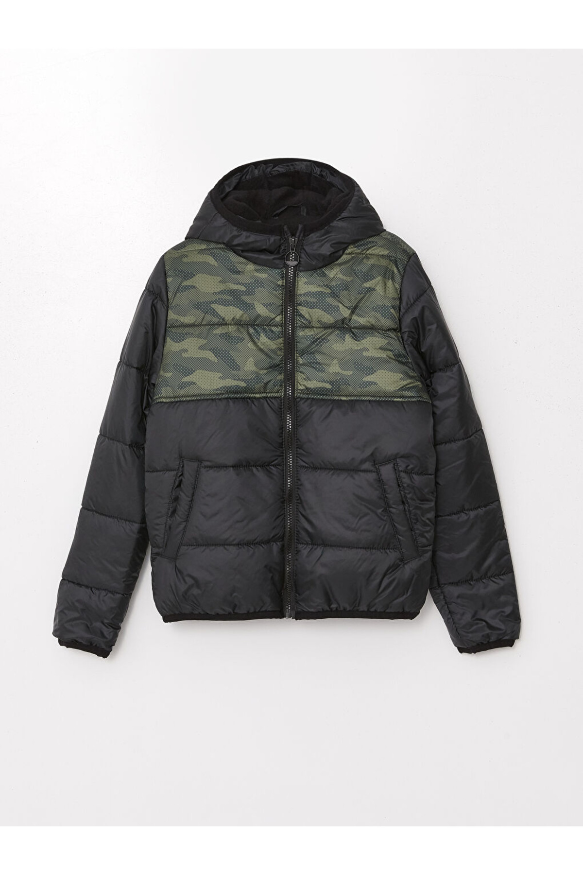 ال سی وایکیکی کاپشن پفی پسرانه طرح‌دار کلاه‌دار استتار