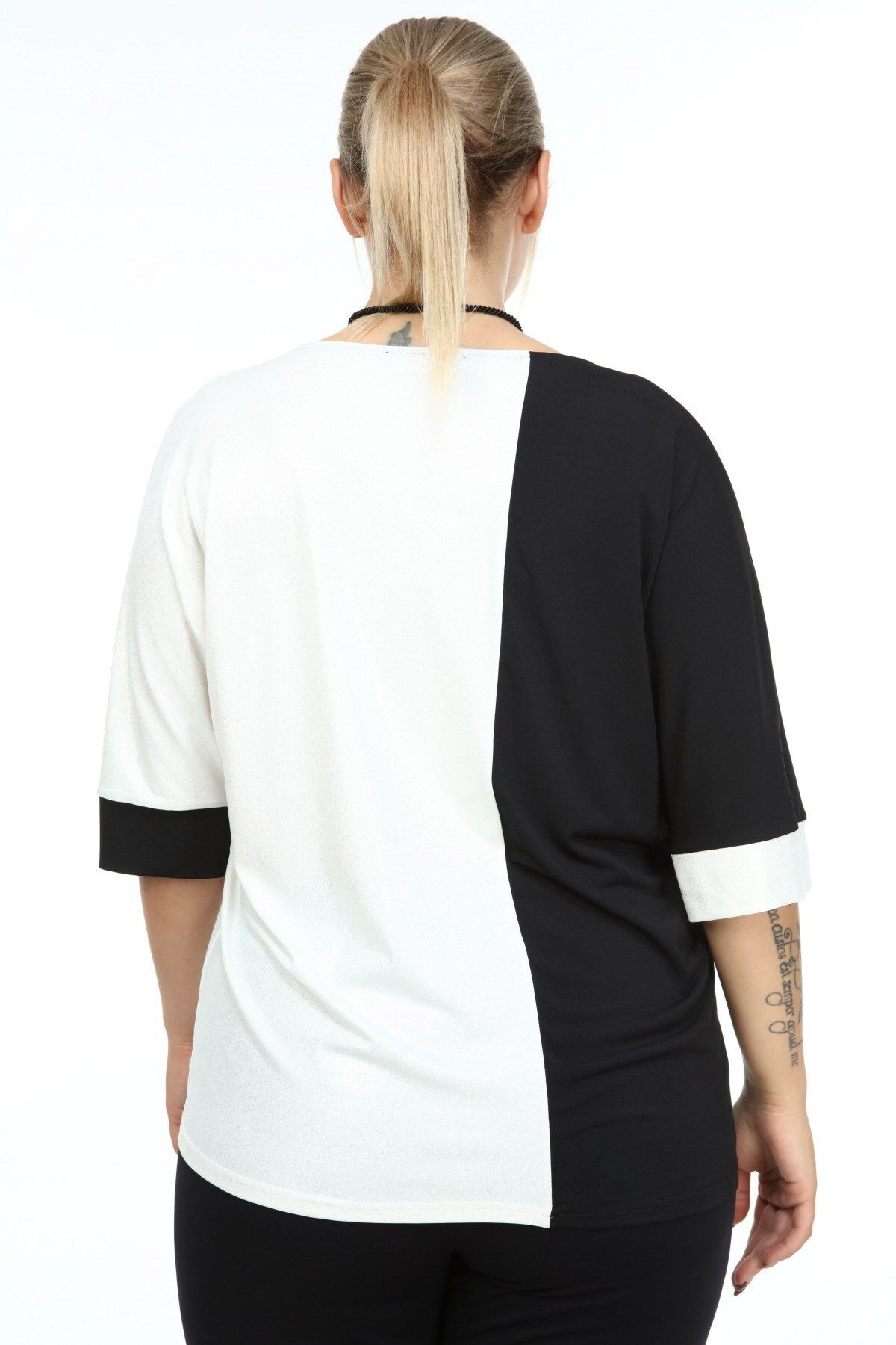Zer Otantik-Bluză Plus Size cu pandantiv în două culori negru-ecru 5