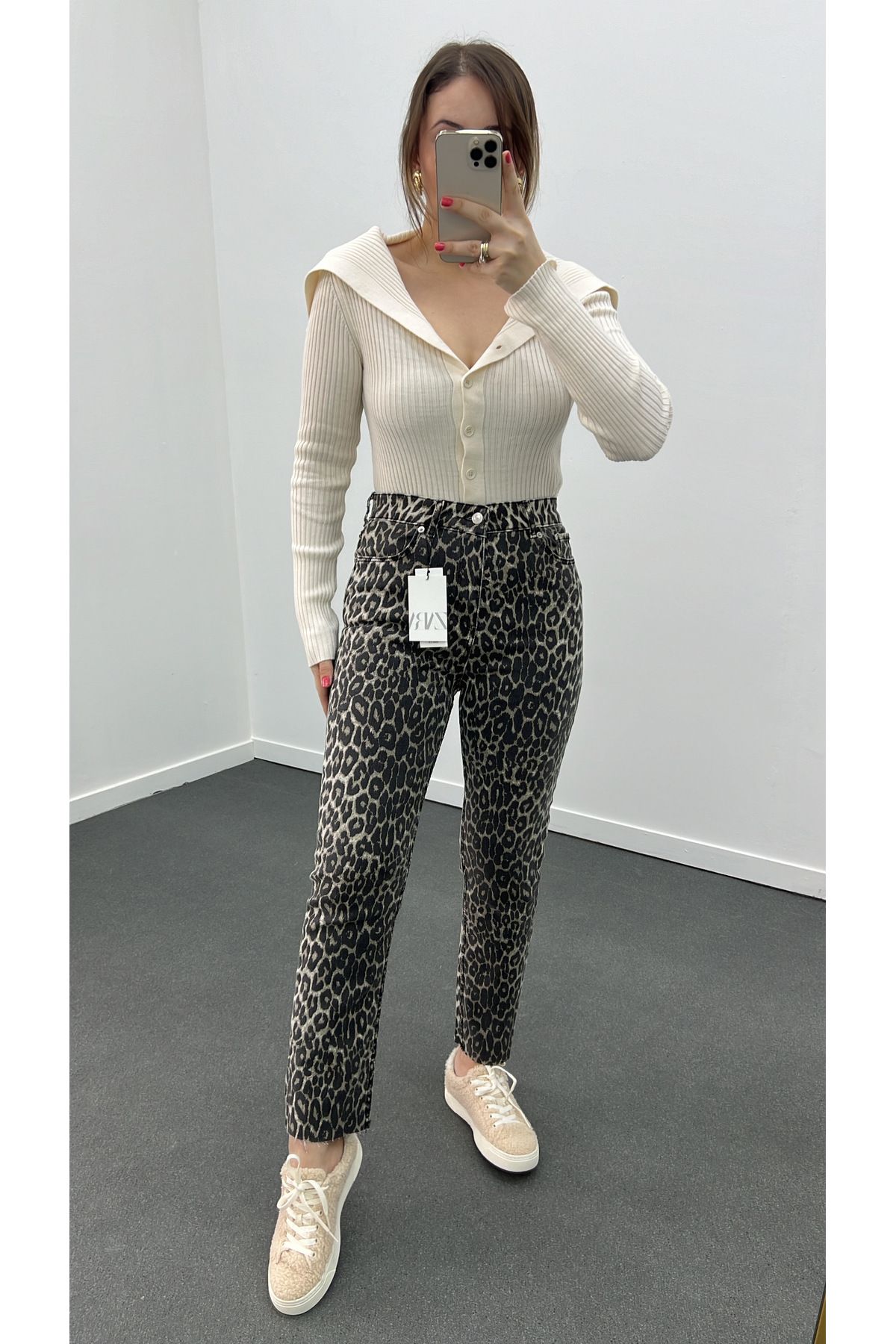 https://cdn.dsmcdn.com/ty1579/prod/QC/20241007/16/7ad3a46b-82a7-3c90-b351-6c669b44abdd/1_org_zoom.jpg