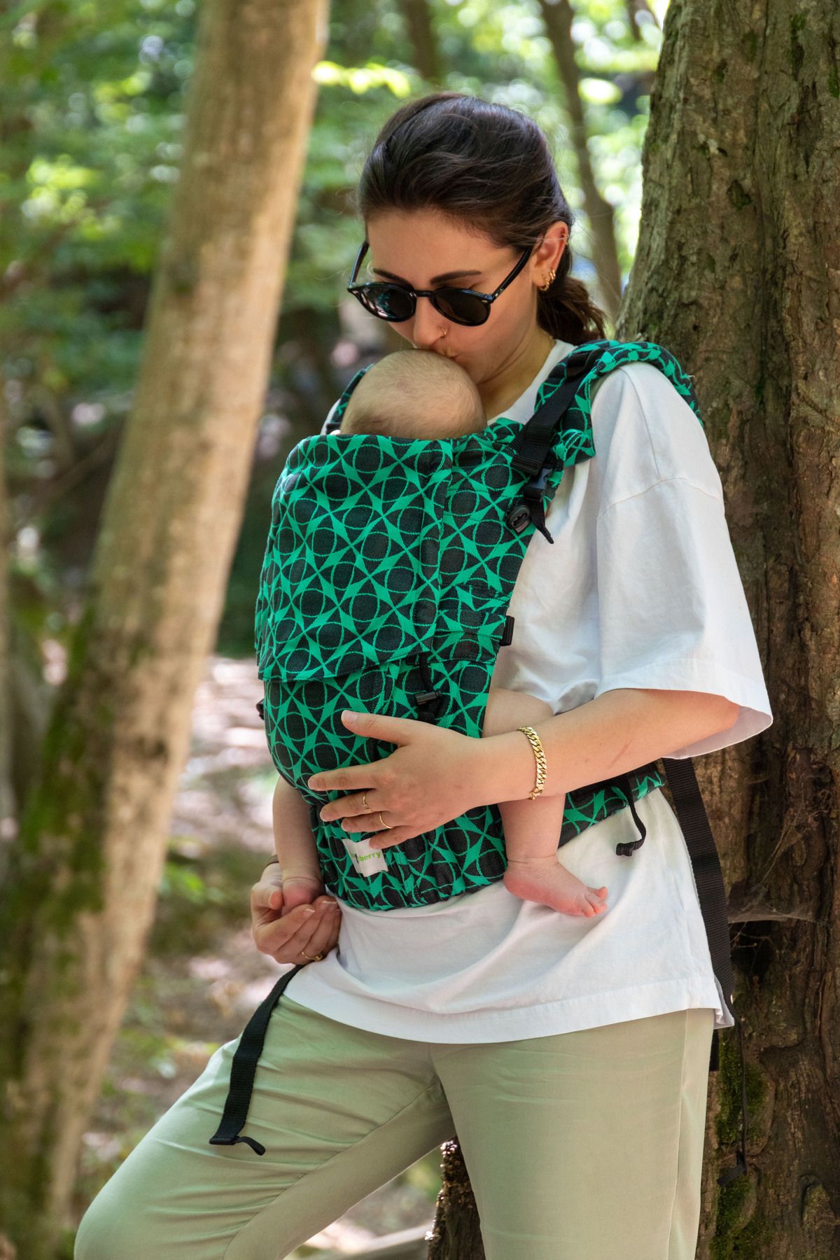 Huggyberry-Nest Baby Carrier - Marble Emerald 6