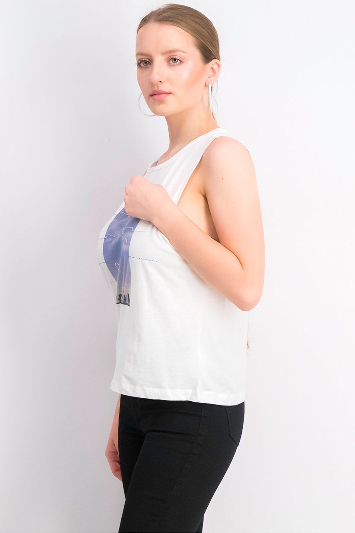 Reserved-Women Round Neck Sleeveless Graphic Top, White 4