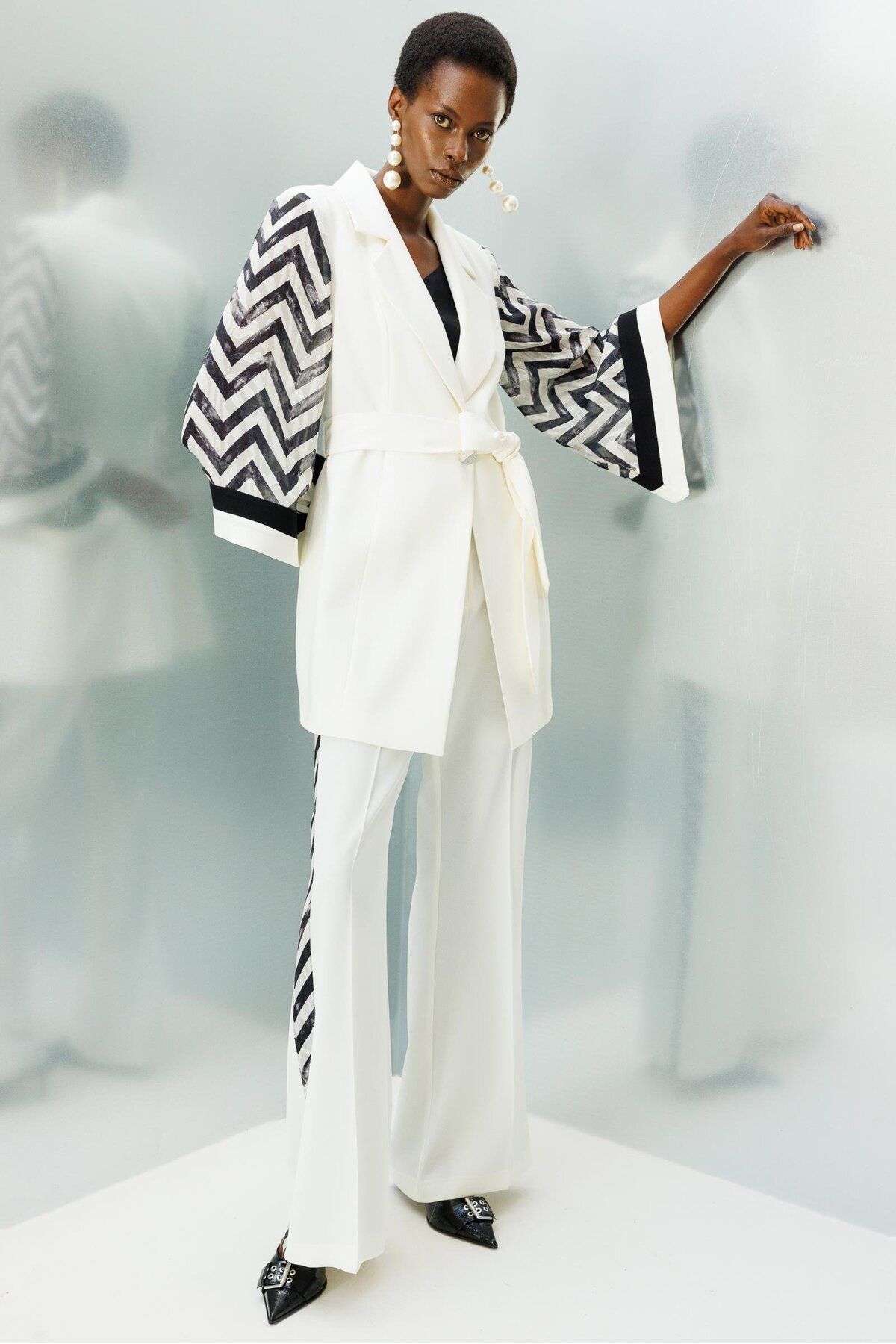 Moda İlgi-Ecru Zigzag Patterned Modailgi Long Jacket - With Athlete 2