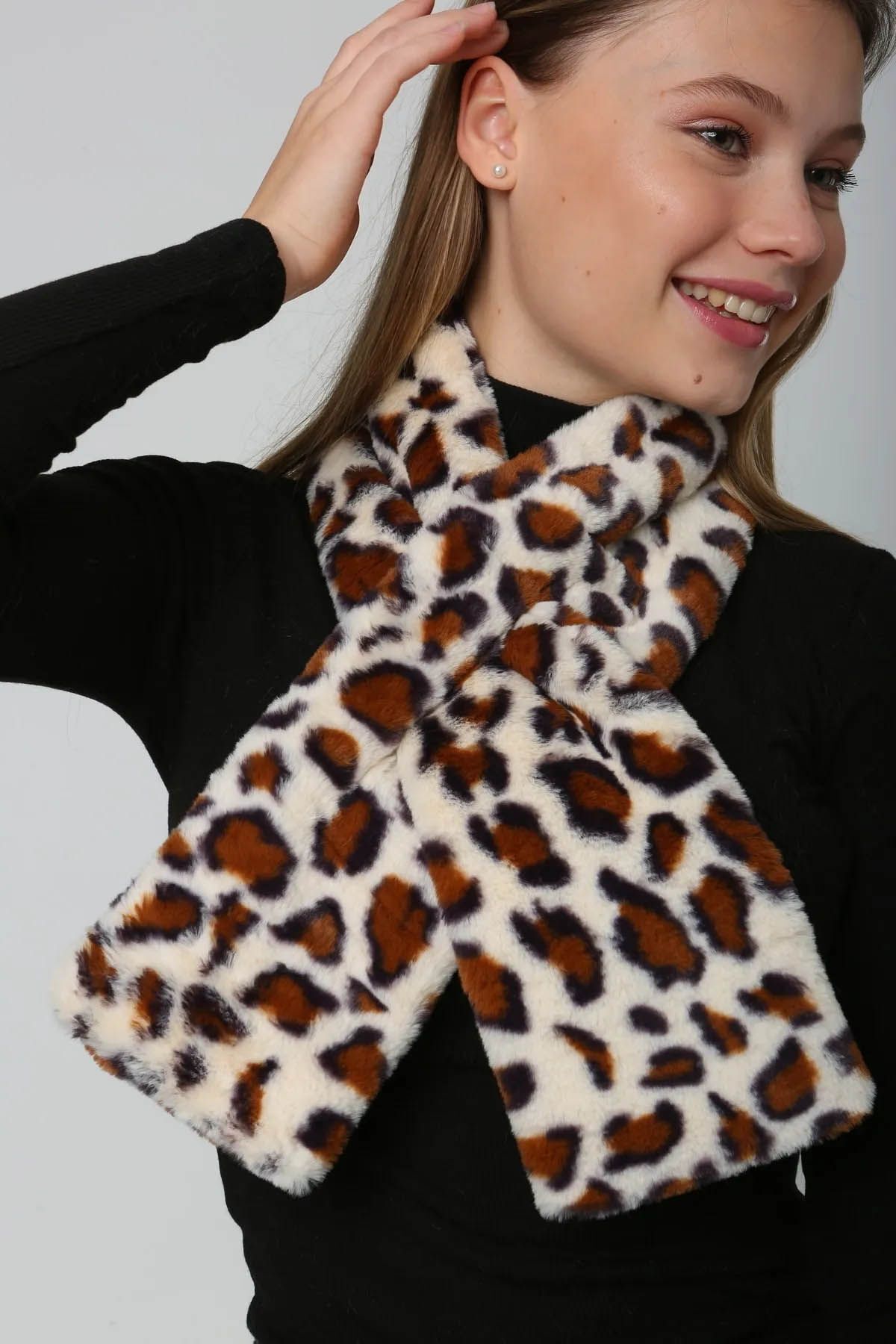 REMSA-Rkb-01 Ecru Leopard 3 Women's Plush Camisole Neck Collar Scarf 5