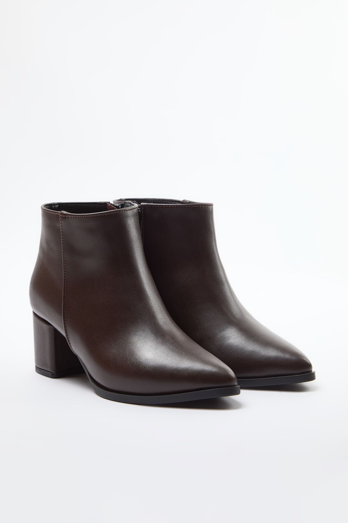 TRENDYOL SHOES Dunkelbraune Stiefeletten – Reißverschluss Und Blockabsatz für Damen - 37