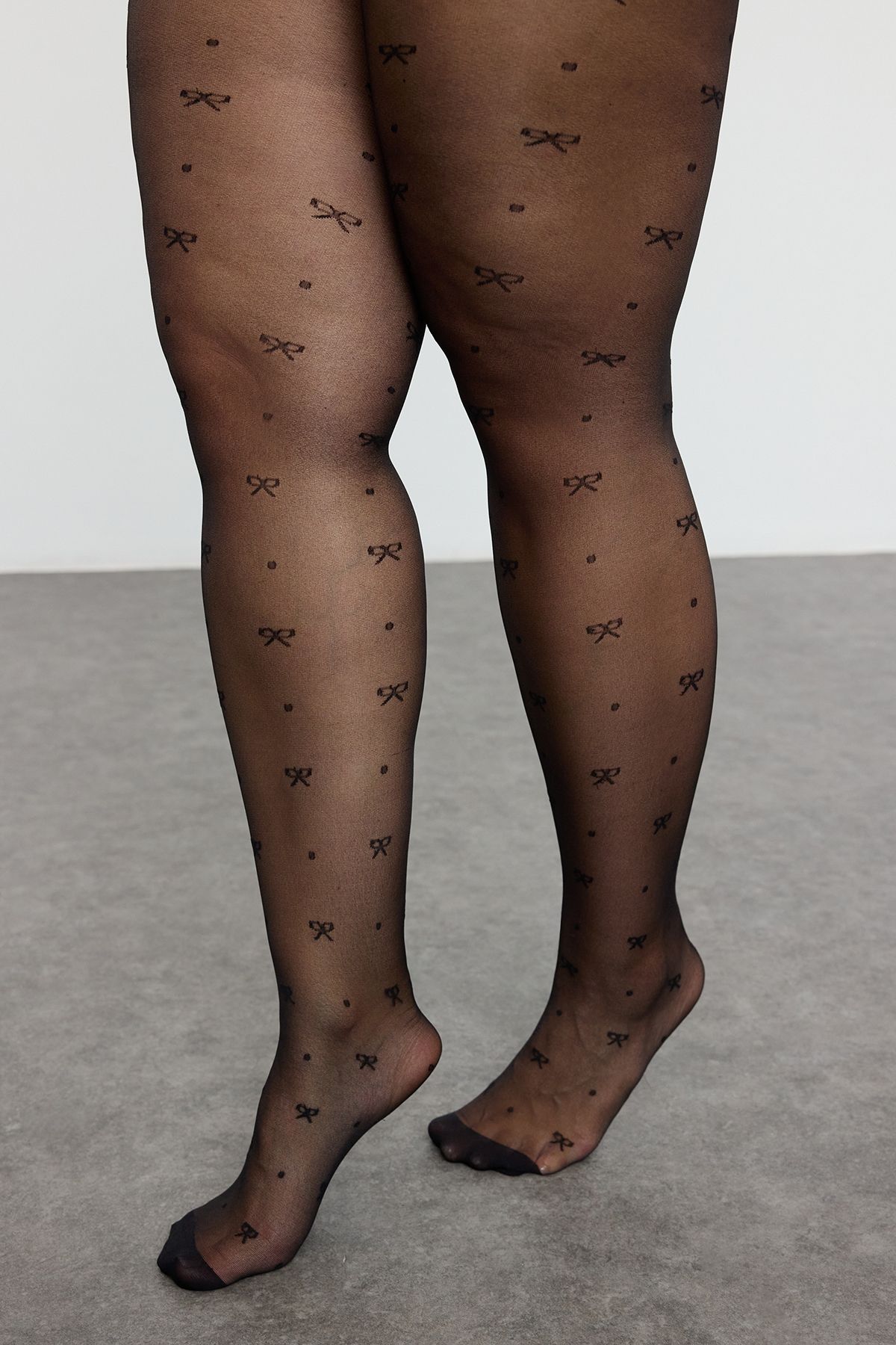 Trendyol Curve-Schwarze Strumpfhose mit Schleifenmuster in Übergröße – 15 Den, 2er-Pack TBBAW25KC00003 1