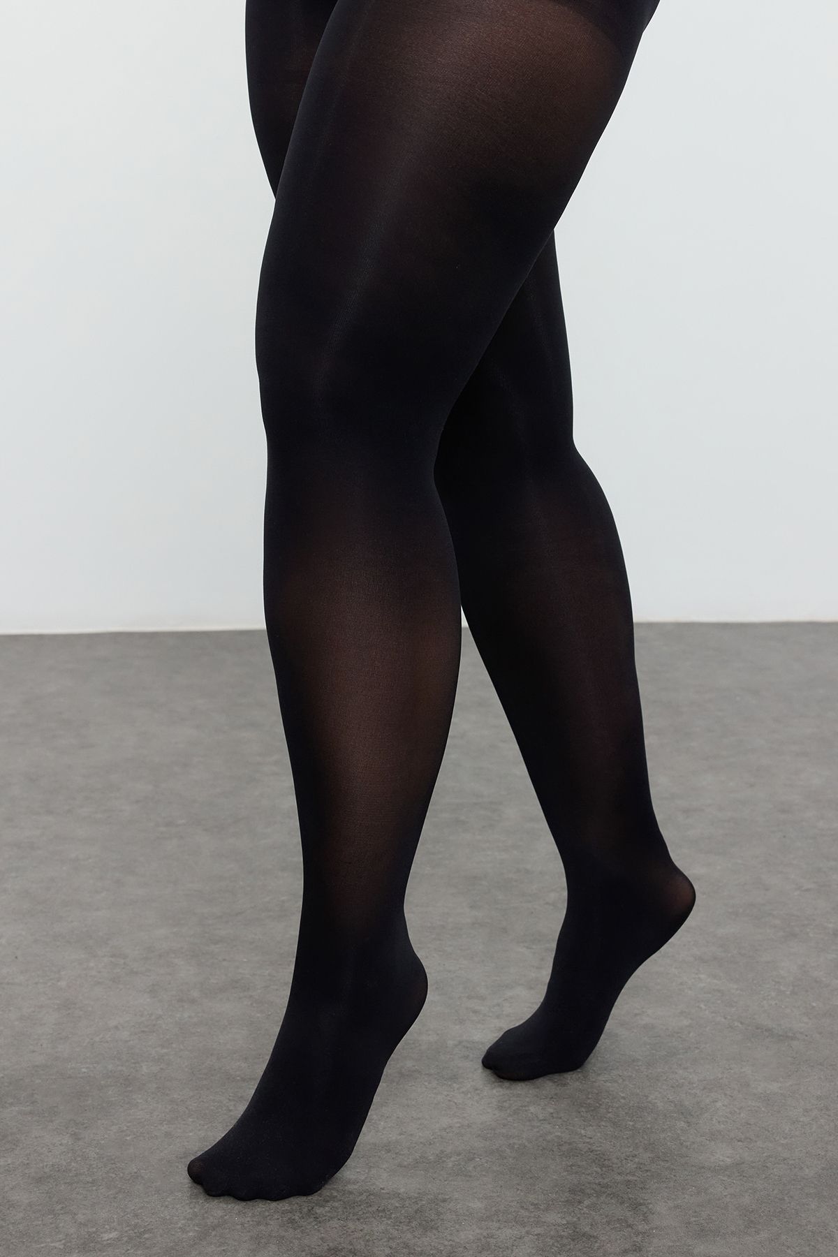 Trendyol Curve-Schwarze Strumpfhose mit Verjüngungseffekt in Größe 2 - Tbbaw25Kc00000 2