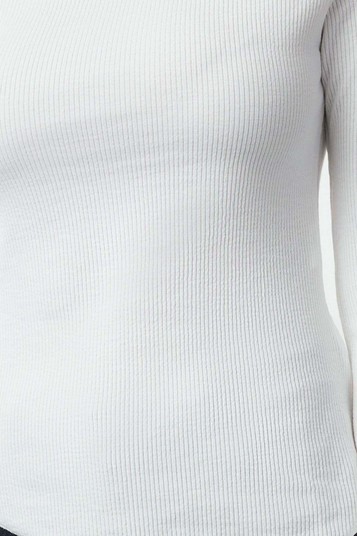 Trendyol Collection-Ecrufarbene, drapierte, asymmetrische Strickbluse mit langen Ärmeln und U-Boot-Ausschnitt TWOAW24BZ00393 3