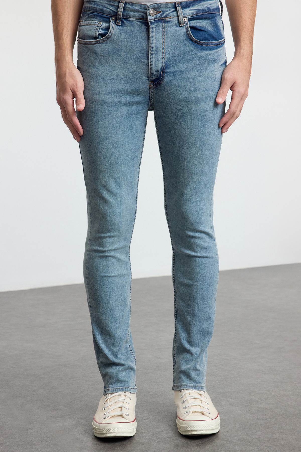 شلوار جين مردانه پارچه منعطف اسليم فيت آبي کمرنگ  TRENDYOL MAN