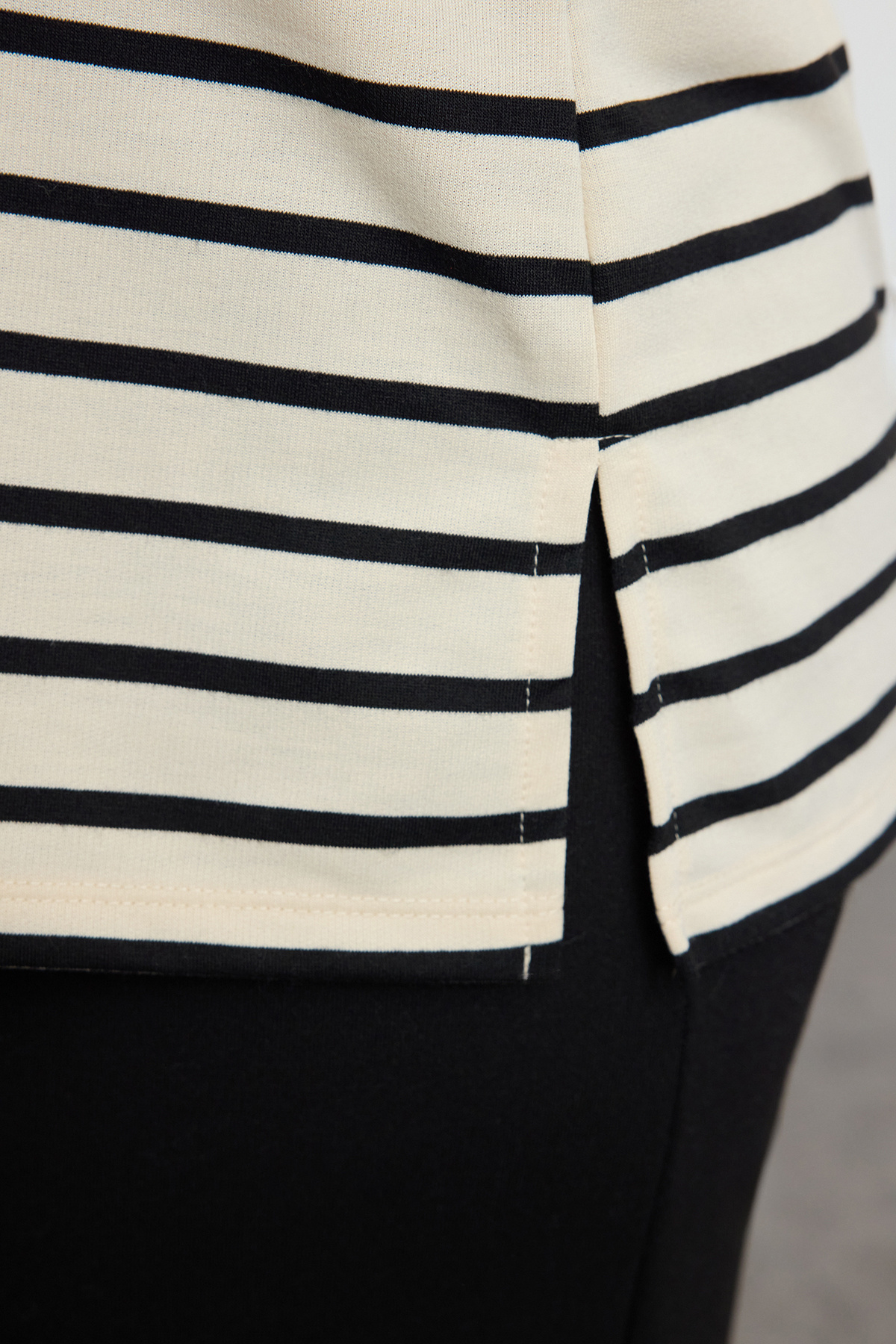 Trendyol Curve-Beige Crew Neck Striped Knitted Plus Size Sweatshirt Tbbaw25Ao00041 4