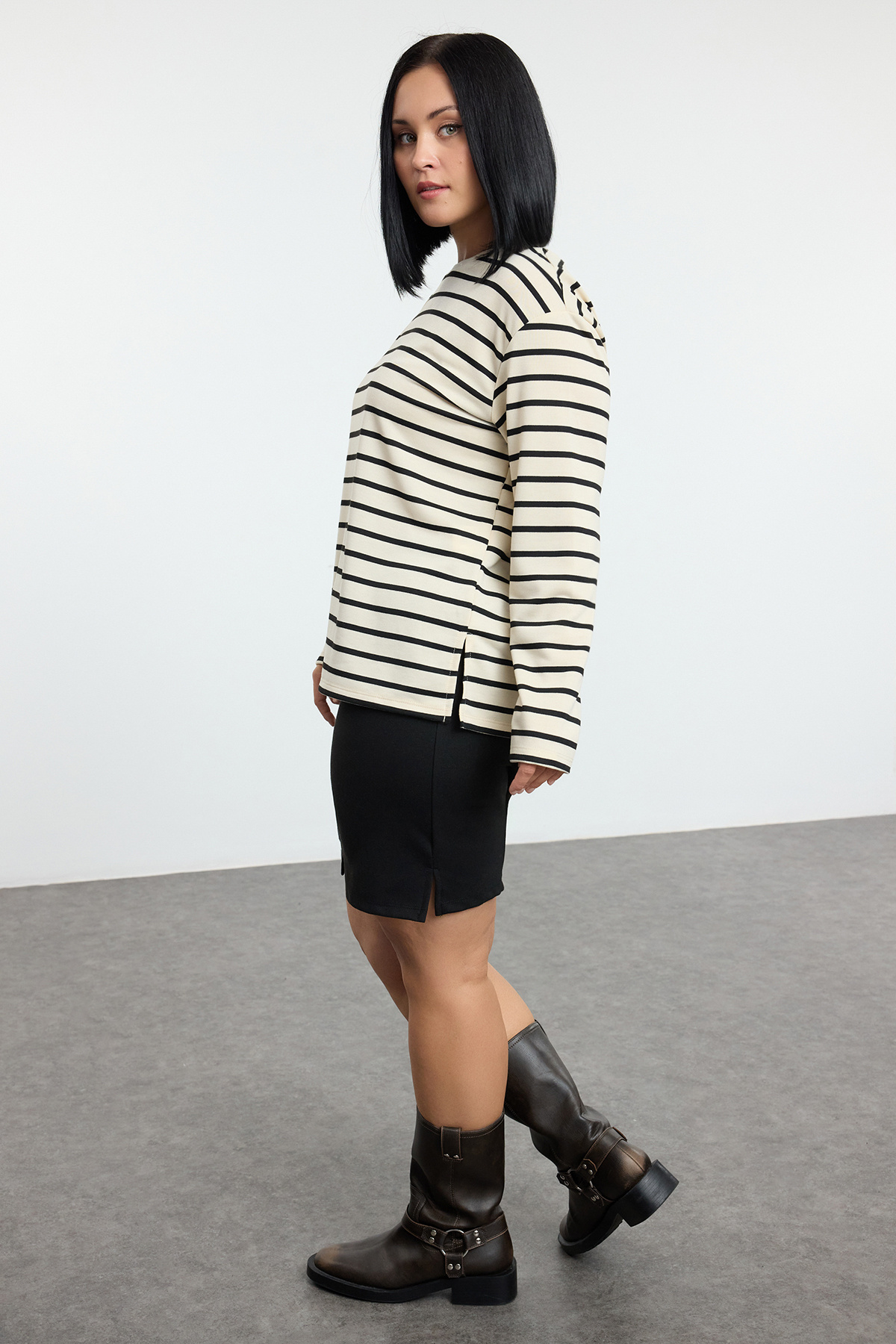 Trendyol Curve-Beige Crew Neck Striped Knitted Plus Size Sweatshirt Tbbaw25Ao00041 2
