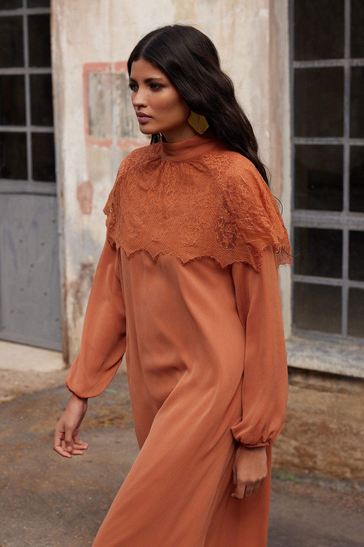 Trendyol Modest-X AI Tarjin мереживна сукня з накидкою TCTAW25EB00128 3