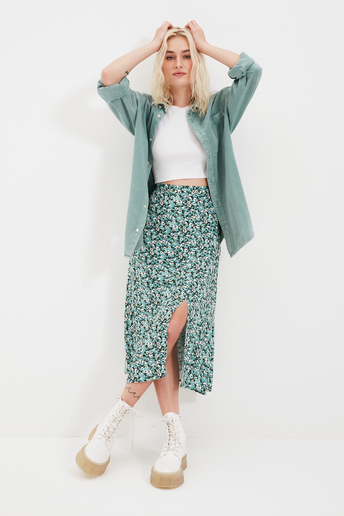 Trendyol Collection-Grüner gewebter Midirock aus Viskosestoff mit Schlitzdetail und Blumenmuster TWOSS20ET0230 8