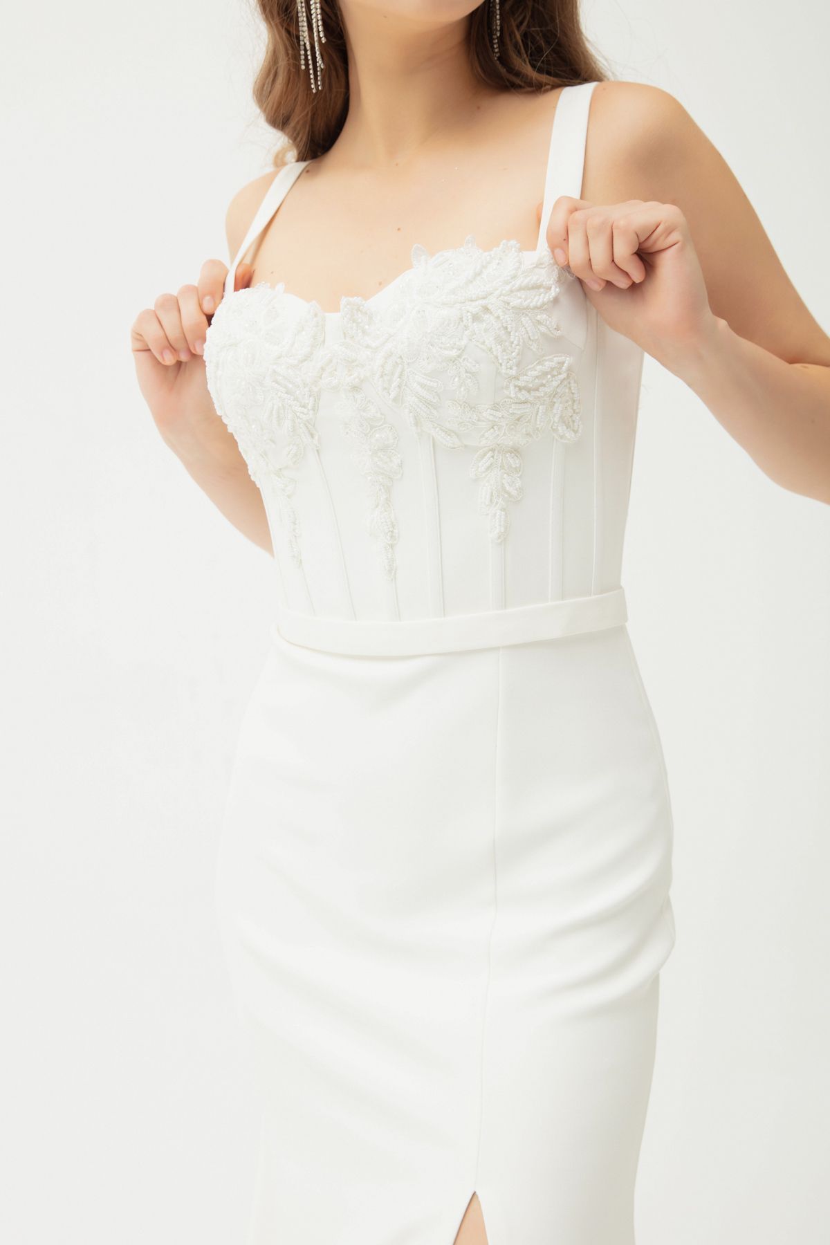 Lafaba-Rochie de seara lunga din satin cu bijuterii albe - cu corset cu sarma si fanta 4