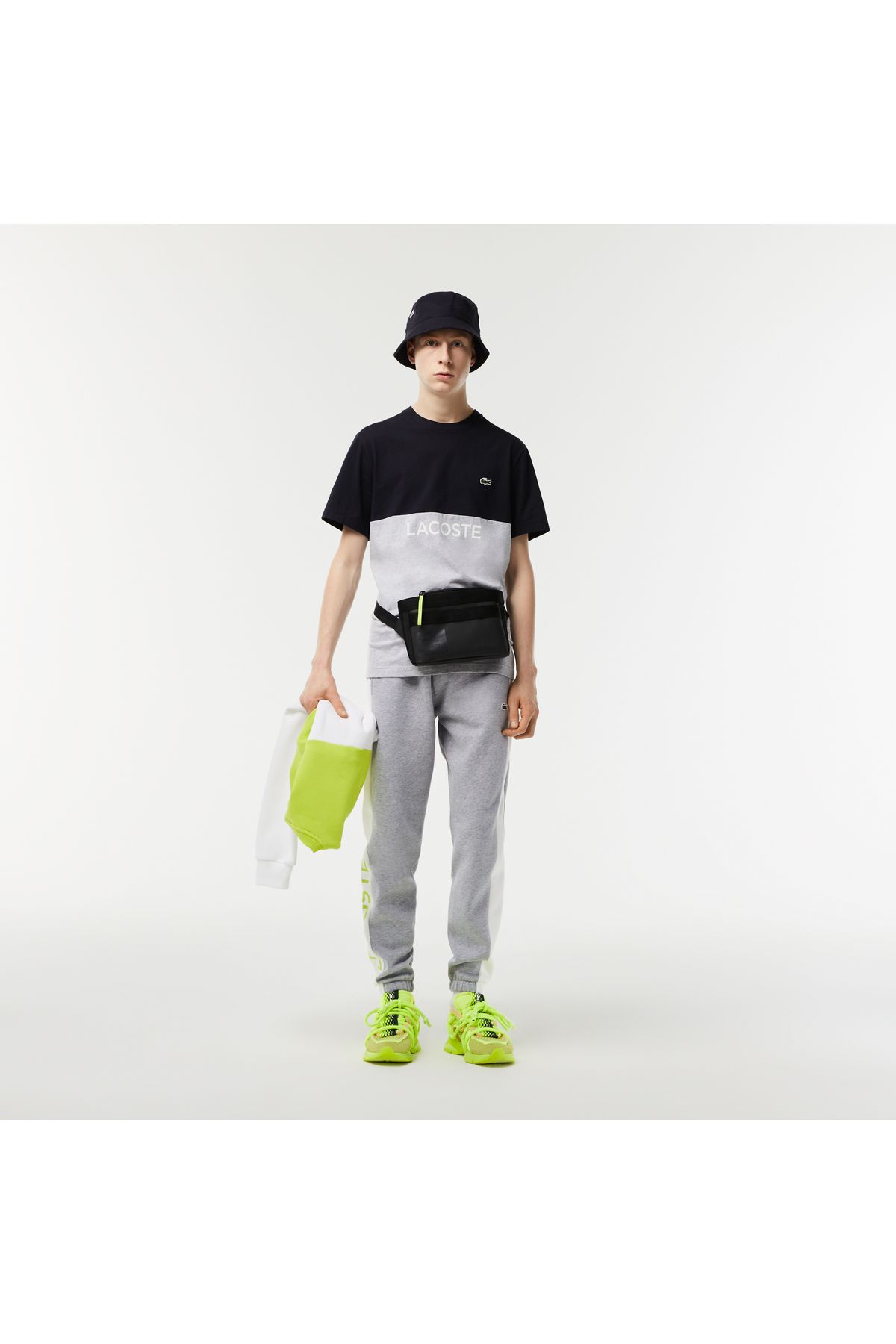 تی شرت مشکی مردانه رنگ یقه دوچرخه مناسب Lacoste