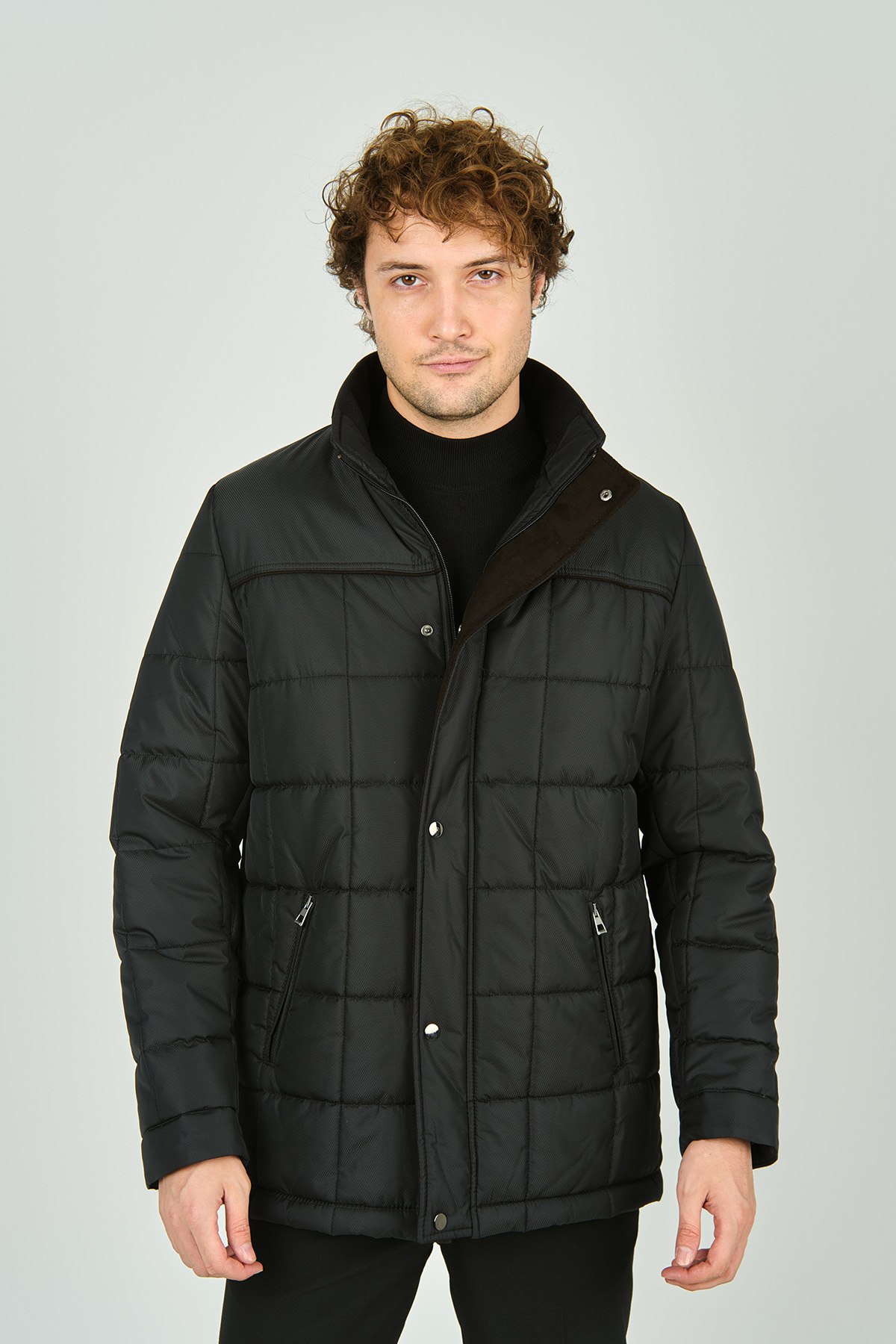 پالتو مردانه خزدار یقه ایستاده زیپ‌دار و دکمه‌دار مشکی ۴۰۰۰