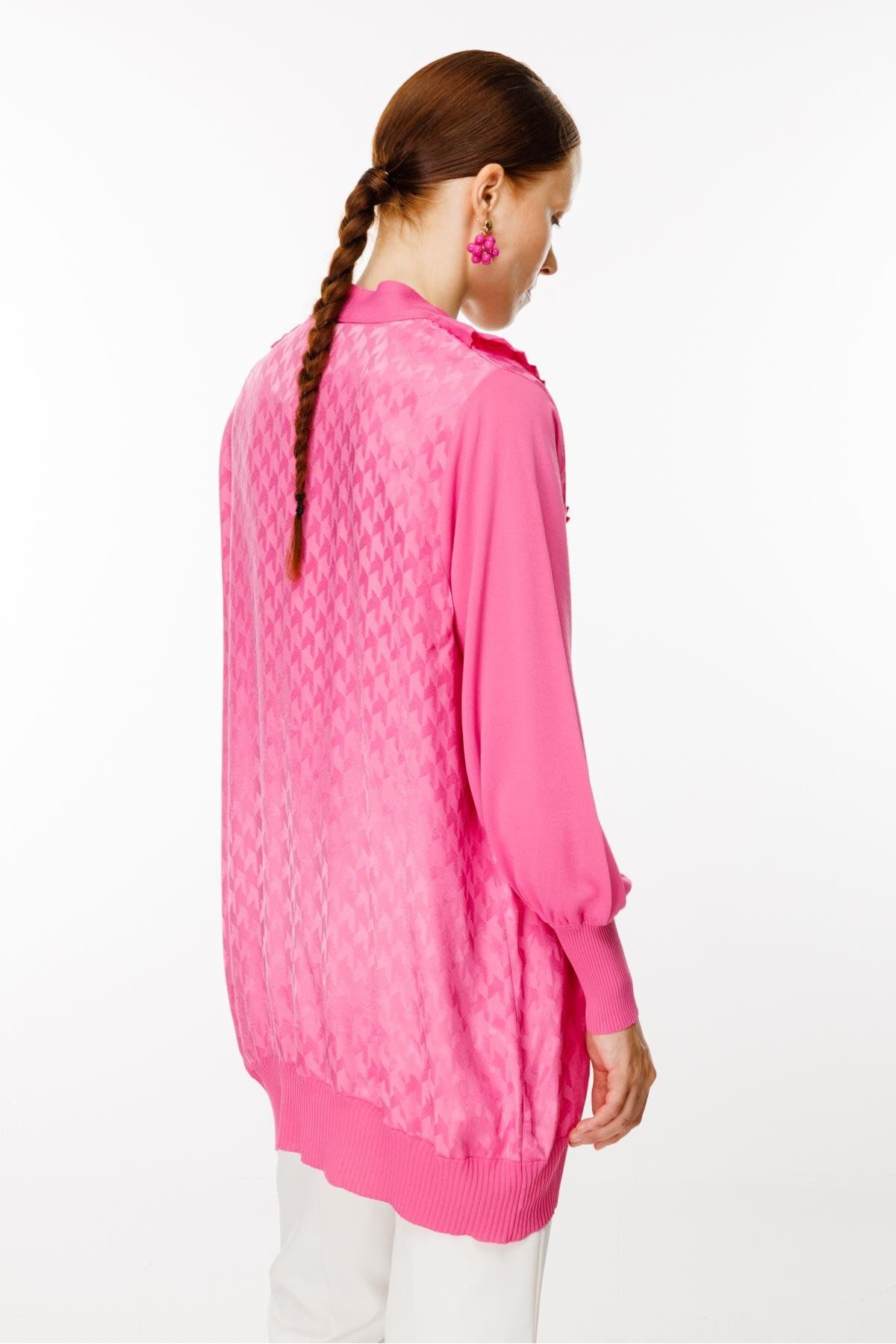 Ghisa-Pink Ruffle Detailed Cardigan 7