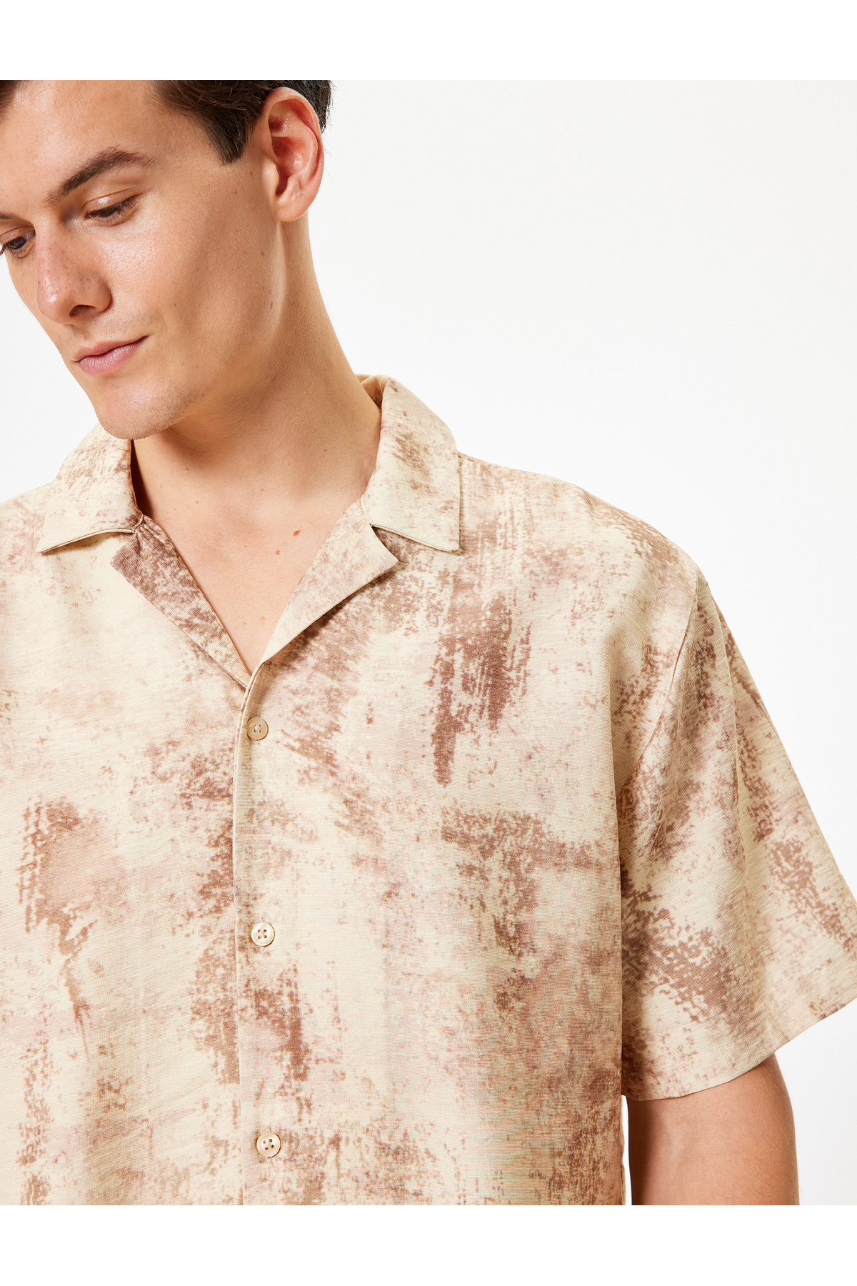 کوتون پیراهن طرح‌دار، آستین کوتاه، دکمه‌دار، یقه برگردان، فرم معمولی