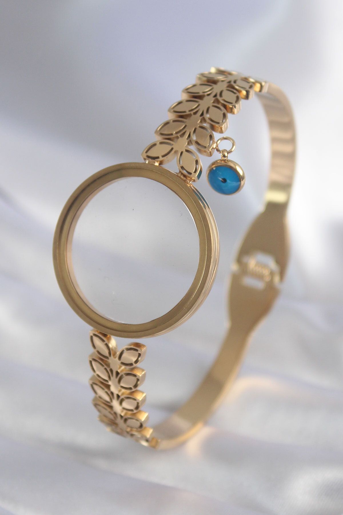 BZK ACCESSORİES 316L Çelik Gold Renk Yaprak İşleme Açılabilir Fanus Model Nazar Boncuk Detay Kadın Kelepçe