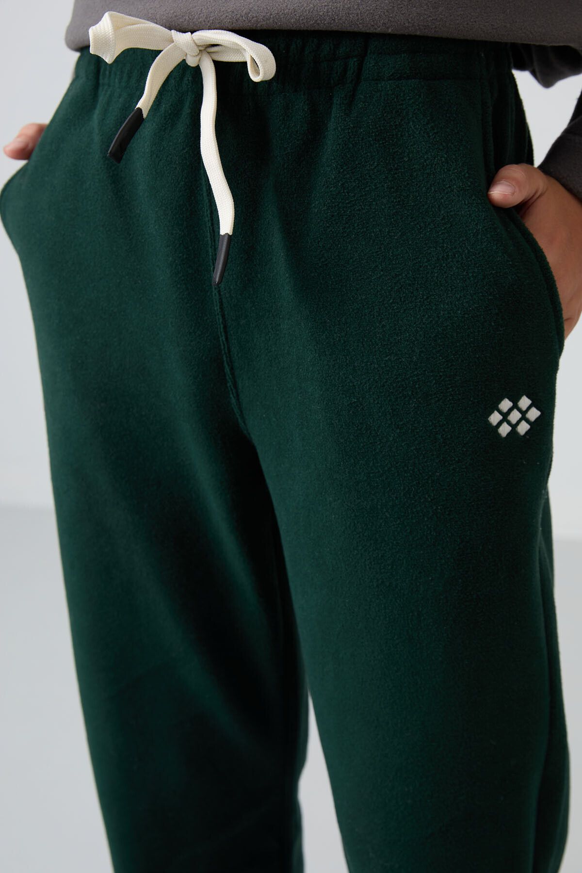 TOMMY LIFE-Chlapčenské tepláky Pine Green Embroideed Fleece - Hrubá mäkká textúra, Štandardný strih - 11220 3