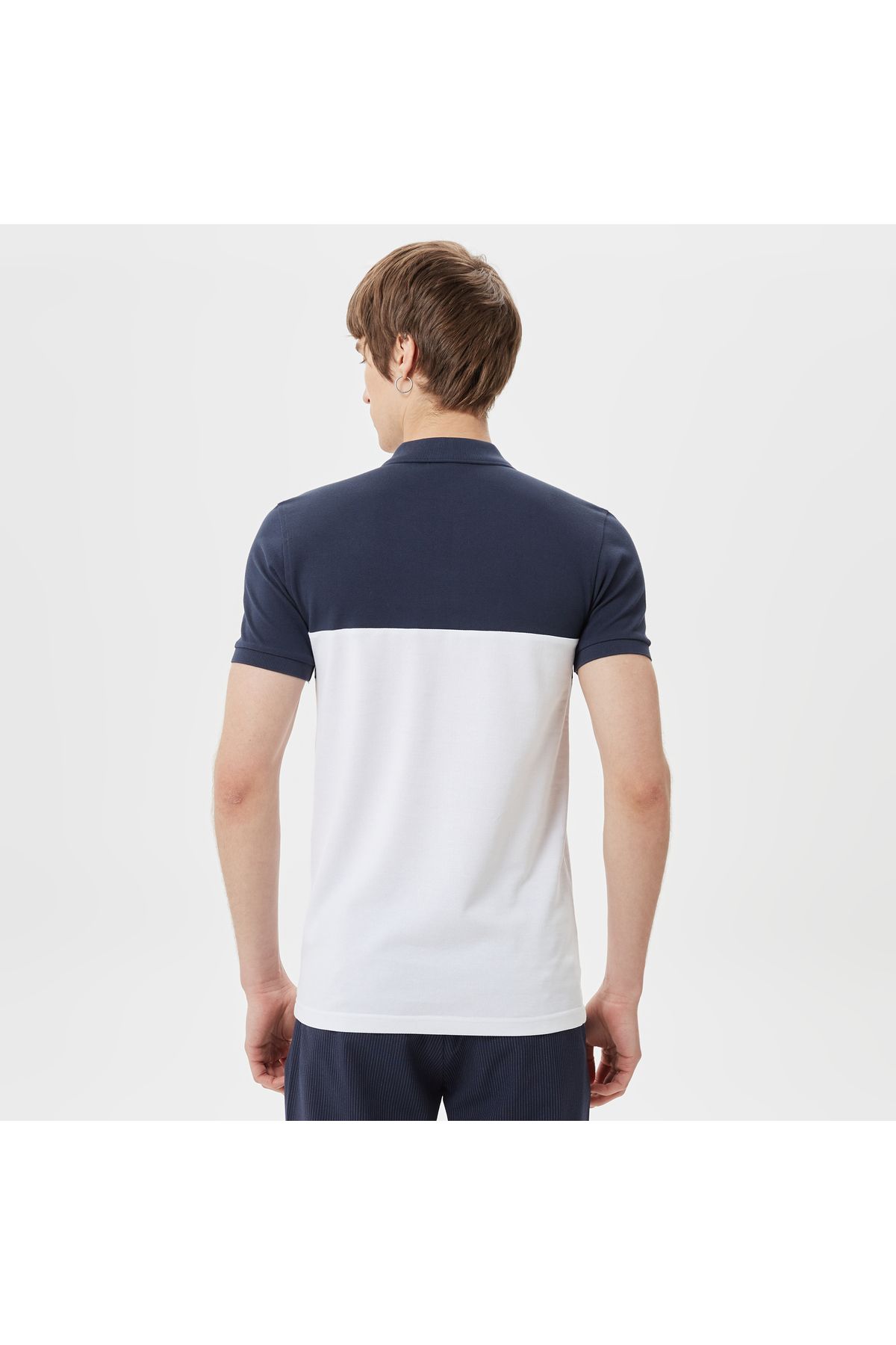 تی شرت یقه پولو آبی مردانه بلوک رنگی باریک چوگان Lacoste