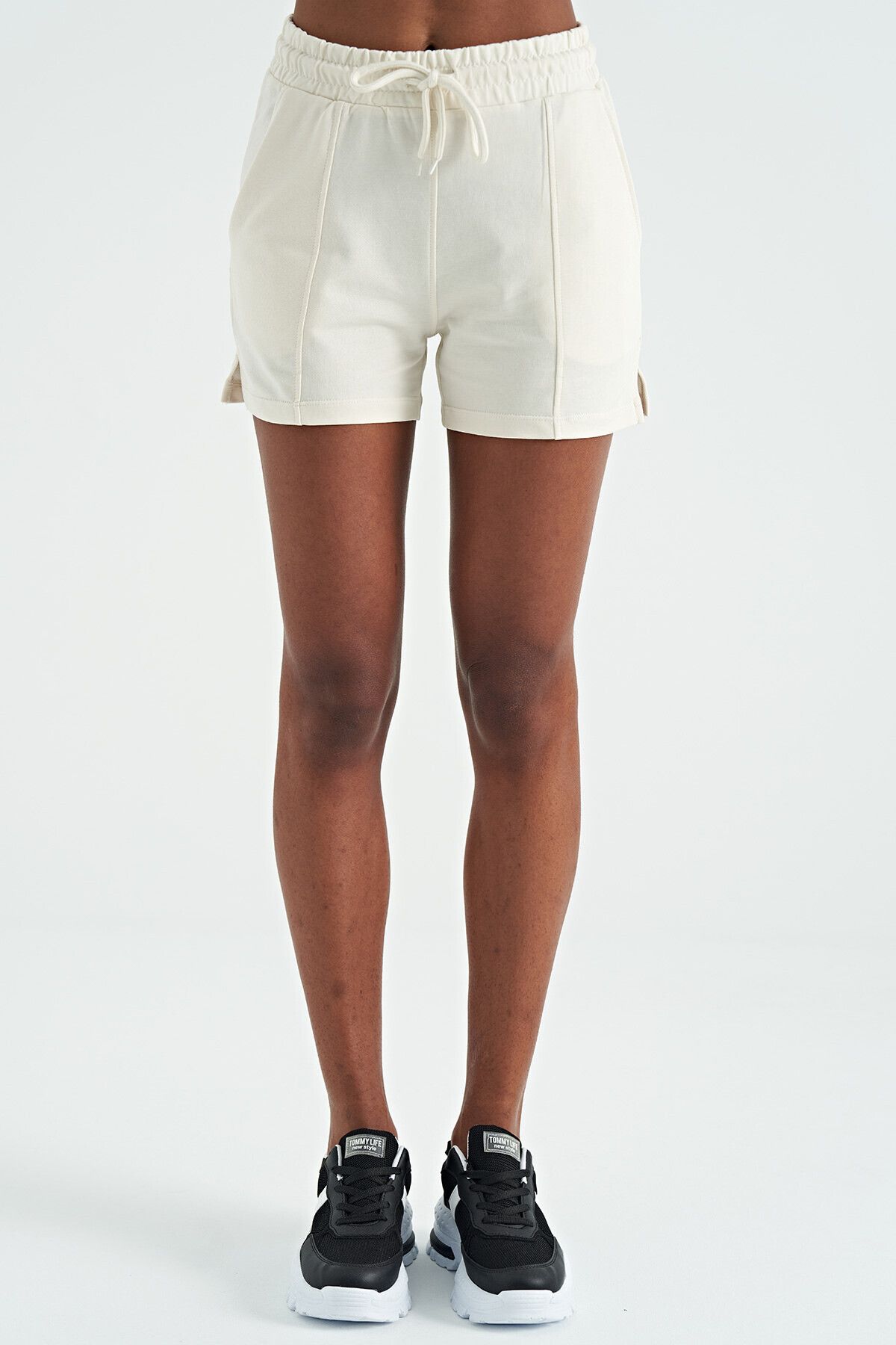 TOMMY LIFE-Ecru Cutout Detailed Standard Fit Women's Shorts - 02139 1